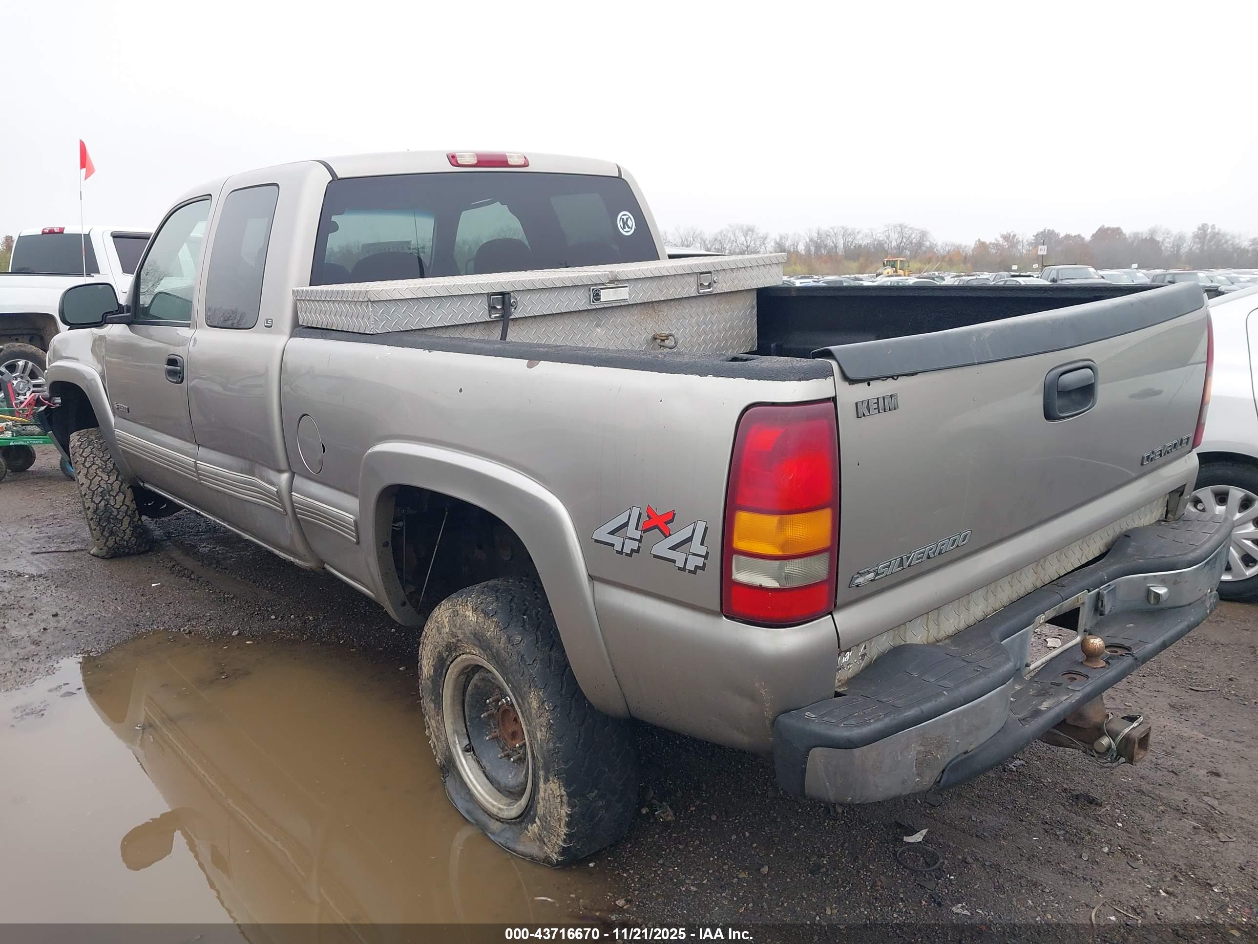 CHEVROLET SILVERADO image 3