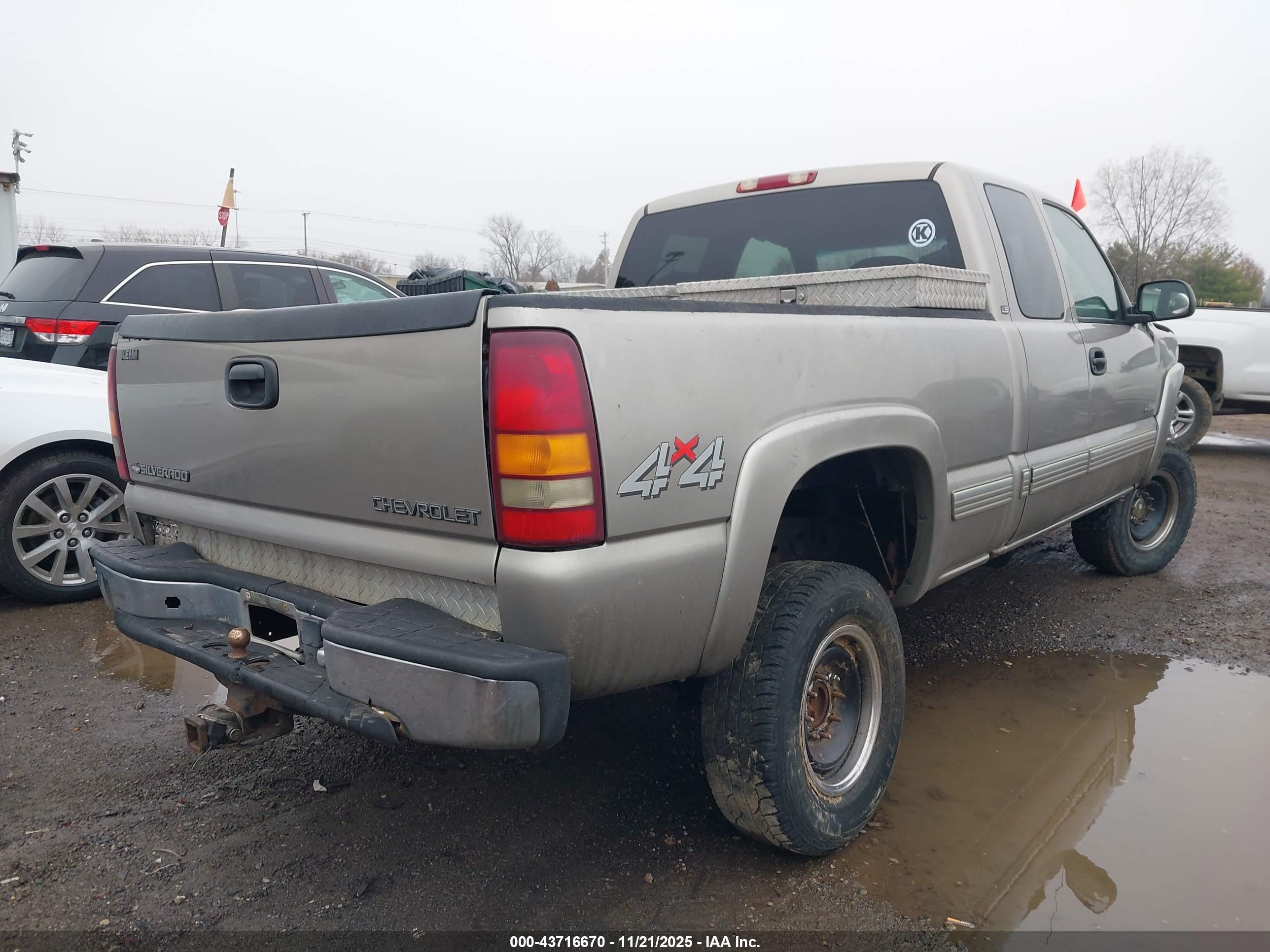 CHEVROLET SILVERADO image 4