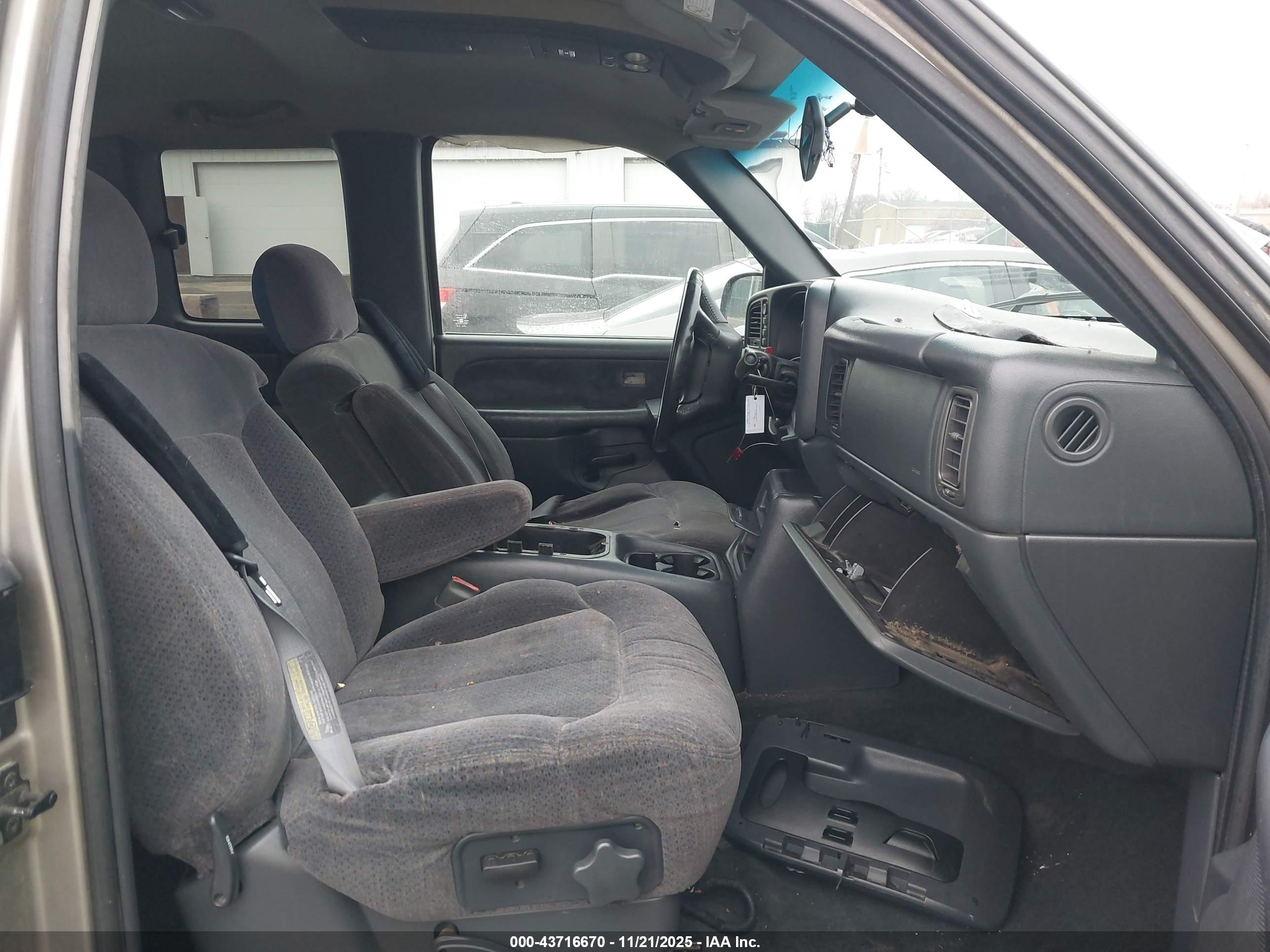CHEVROLET SILVERADO image 5