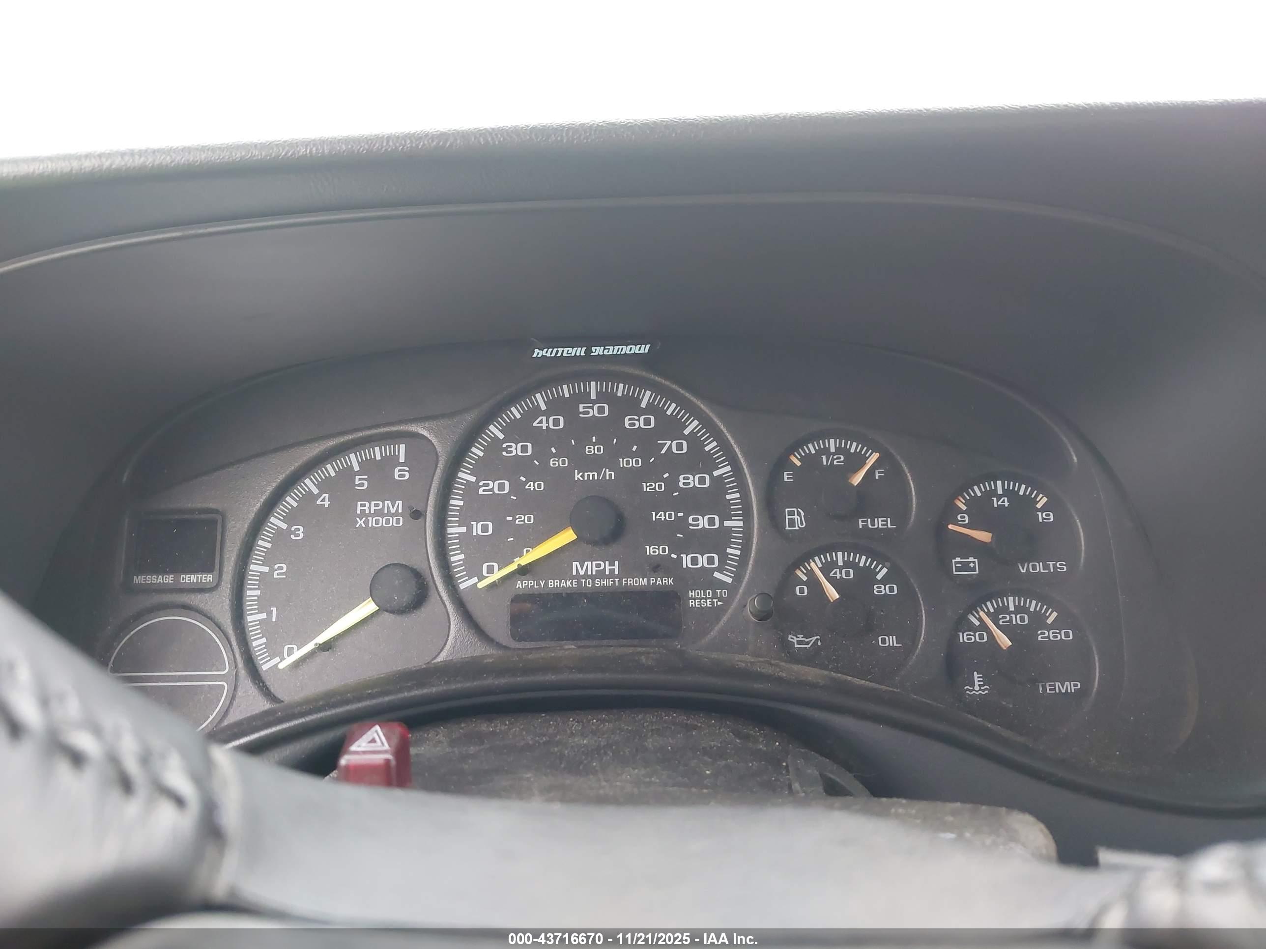 CHEVROLET SILVERADO image 7