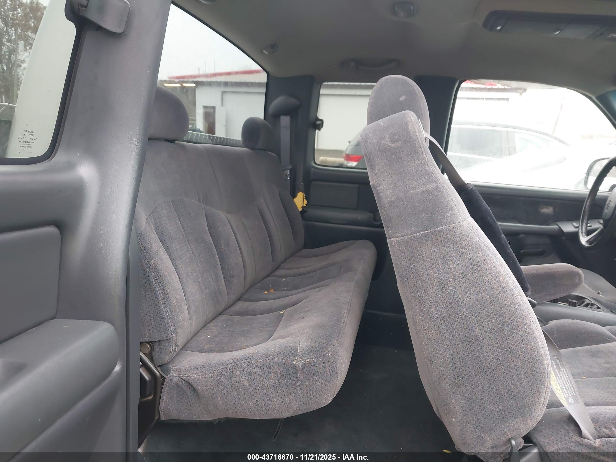CHEVROLET SILVERADO image 8