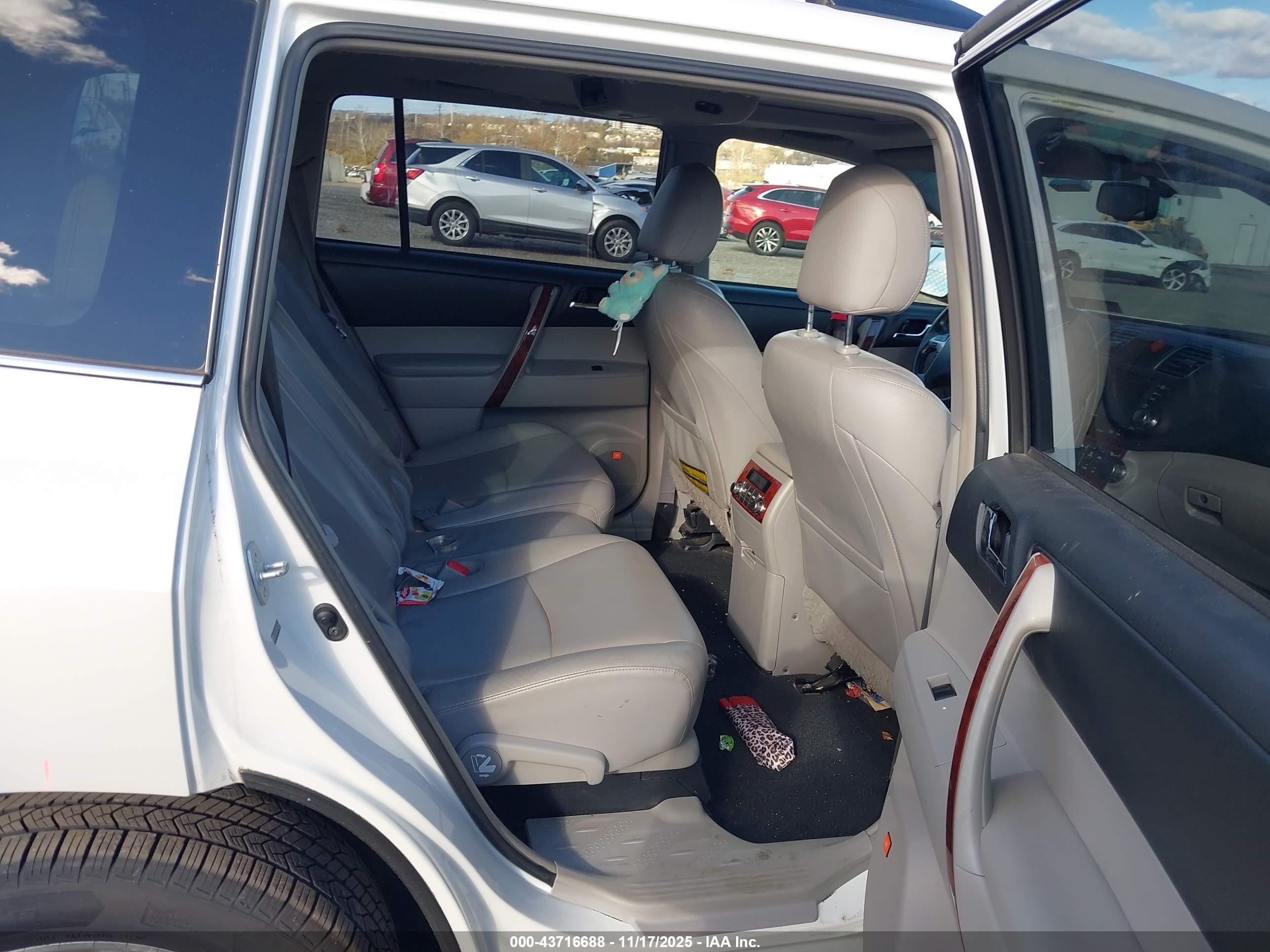 TOYOTA HIGHLANDER image 8