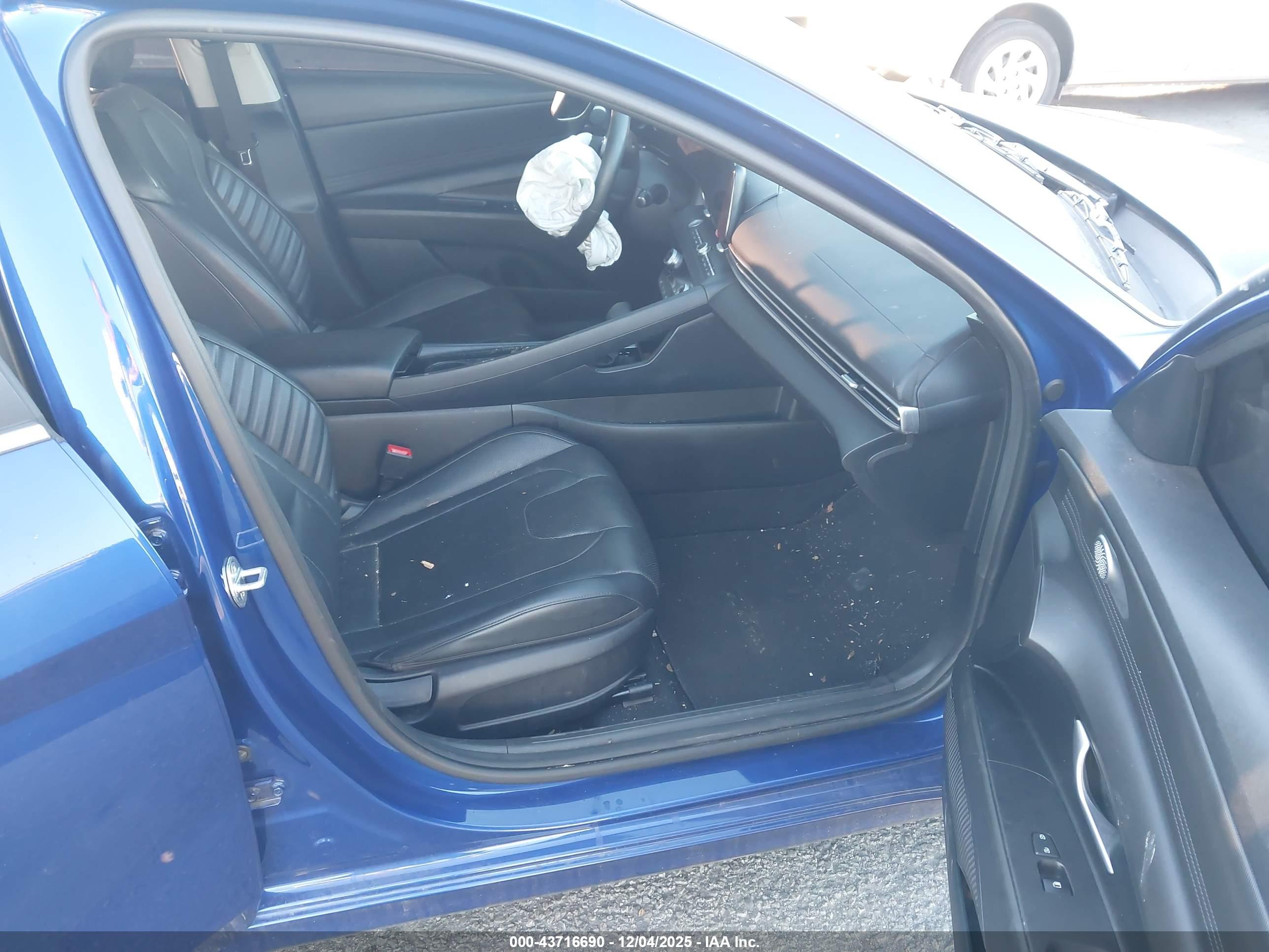 HYUNDAI ELANTRA image 5