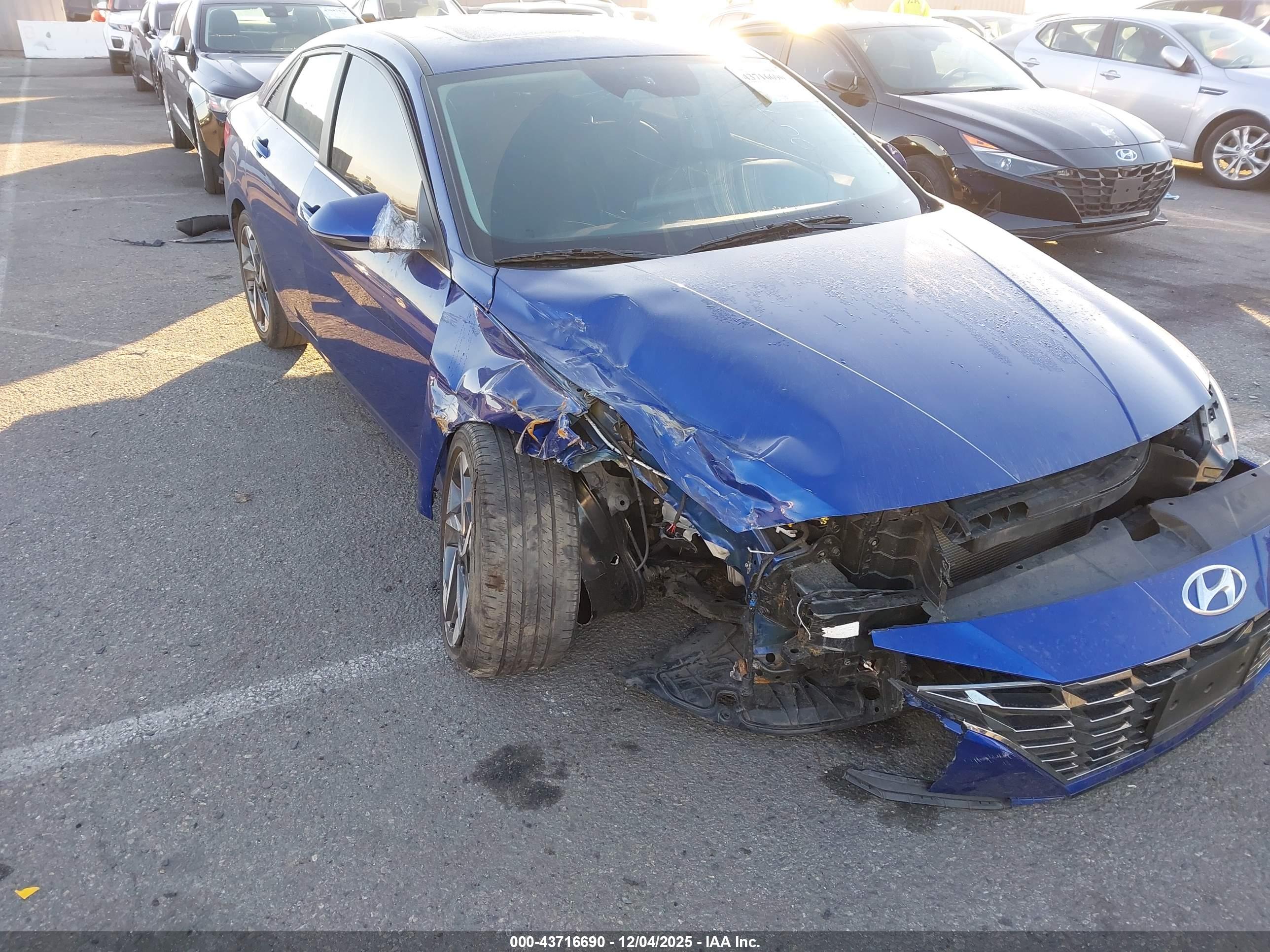 HYUNDAI ELANTRA image 6