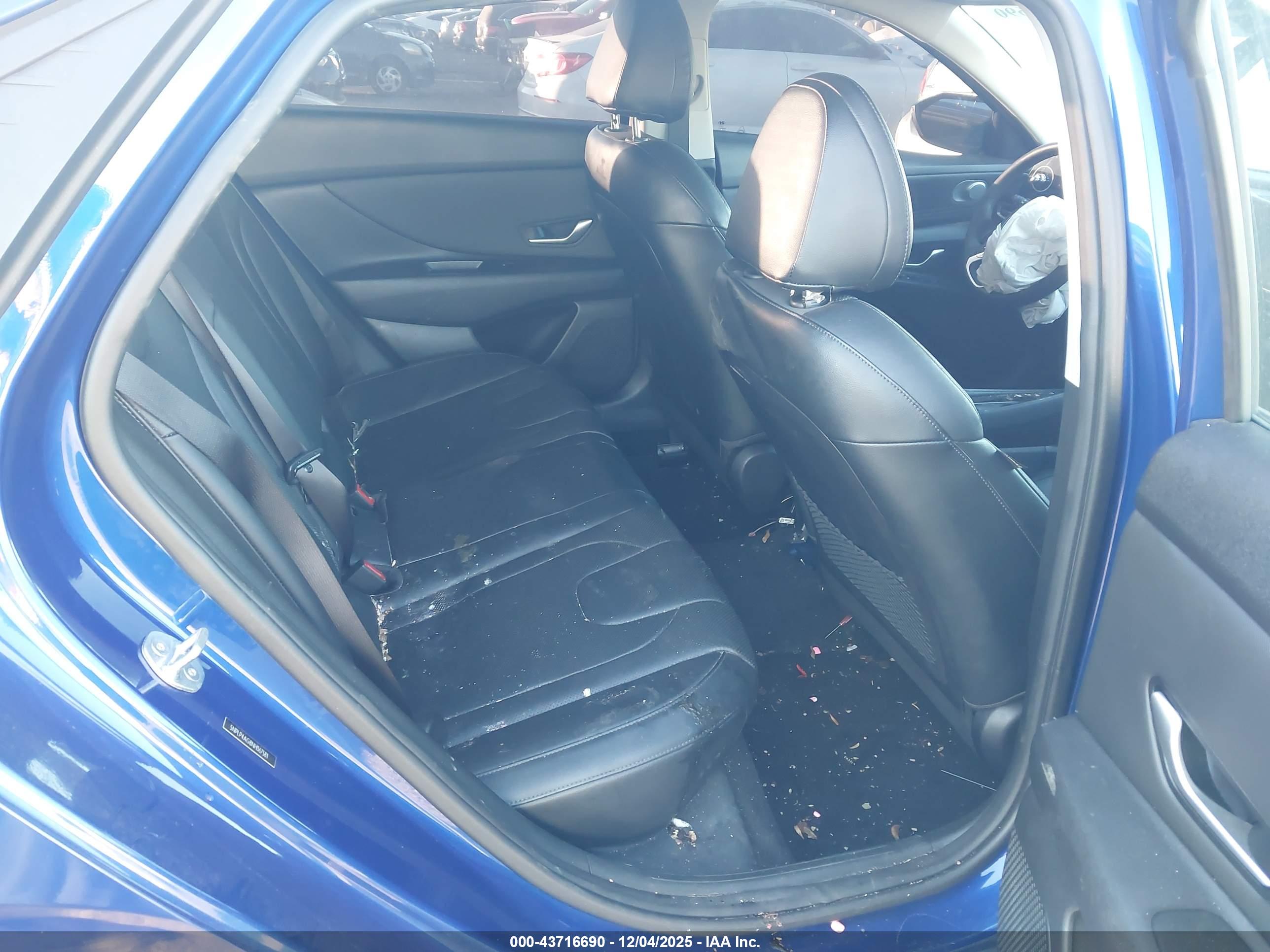 HYUNDAI ELANTRA image 8