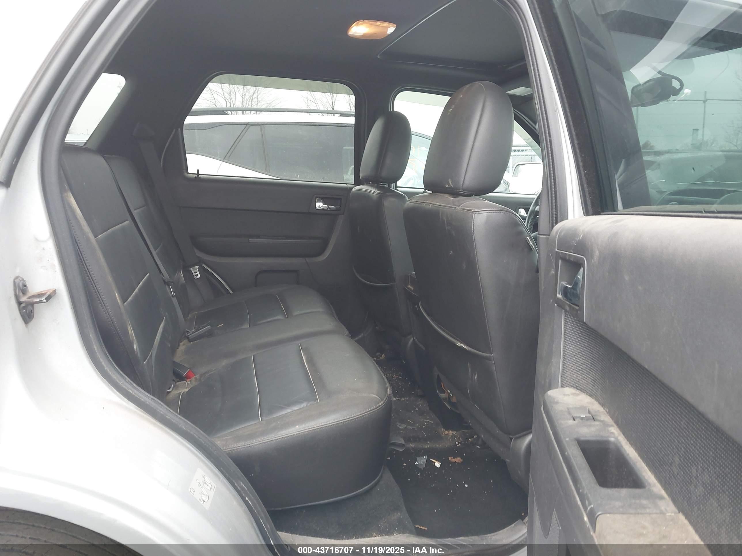 FORD ESCAPE image 8