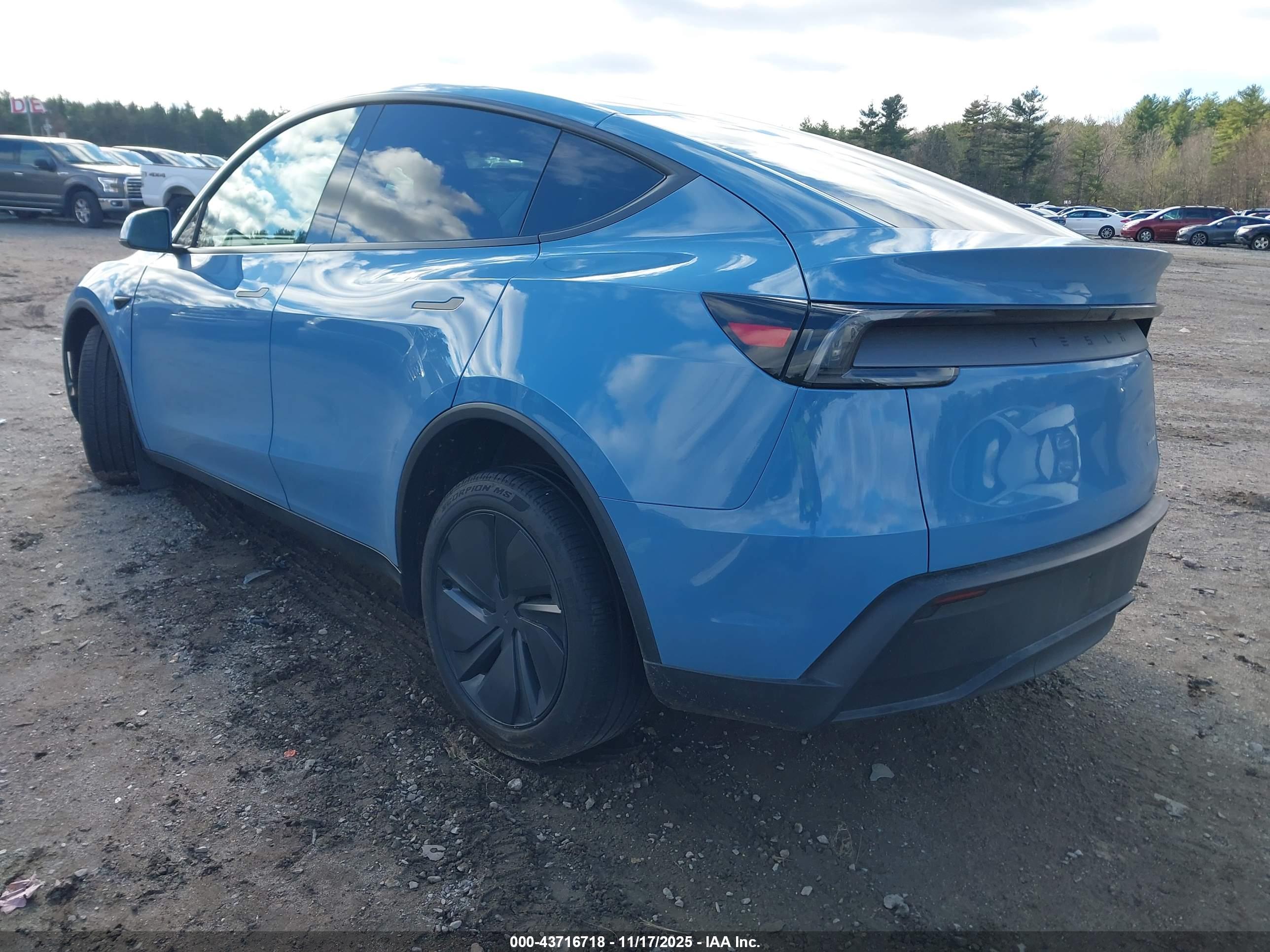 TESLA MODEL image 3