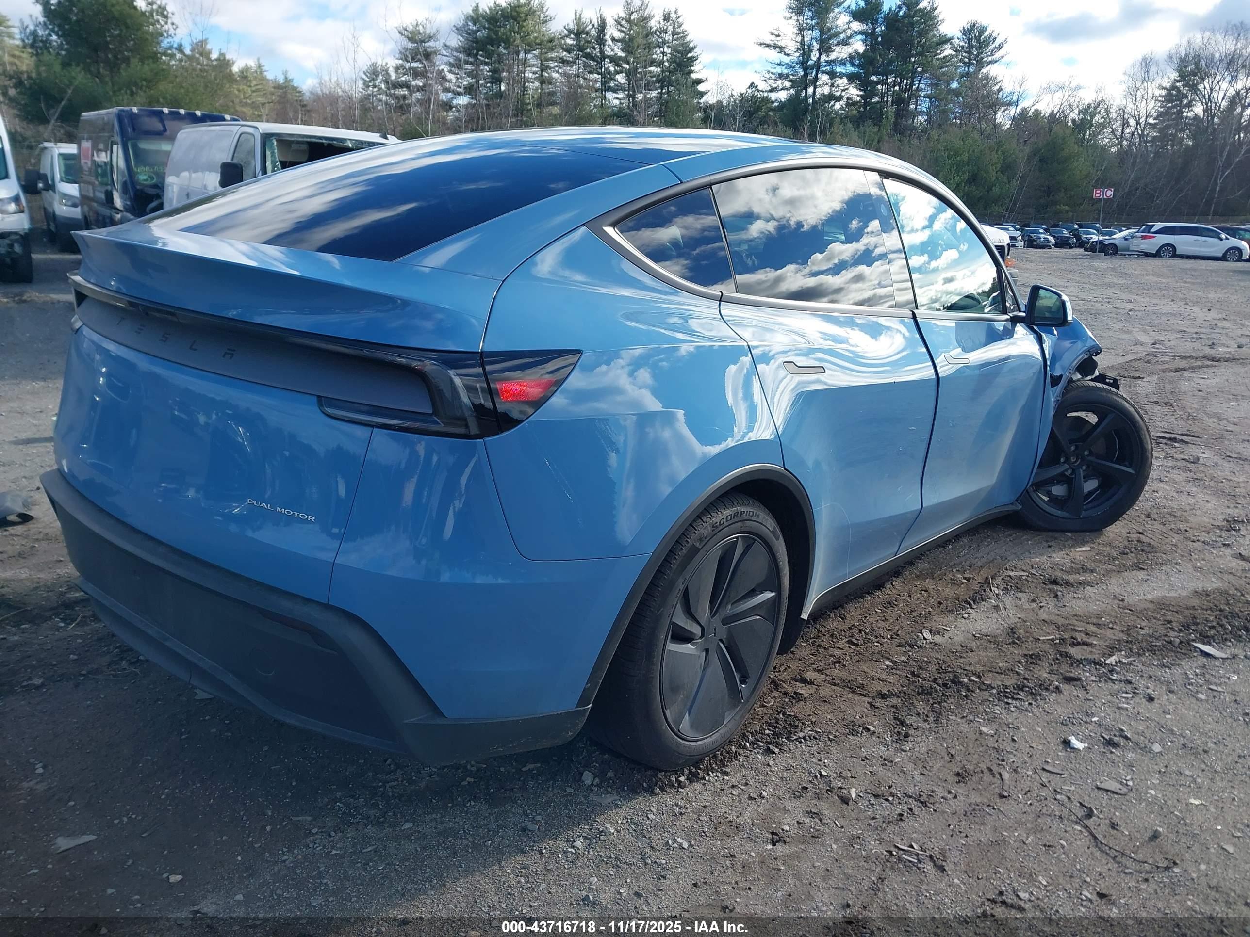 TESLA MODEL image 4