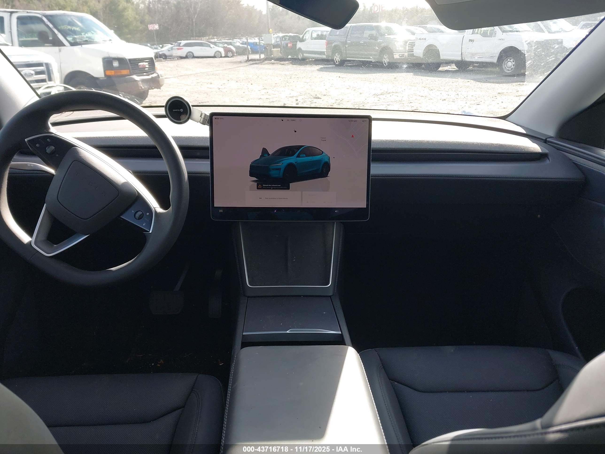 TESLA MODEL image 5