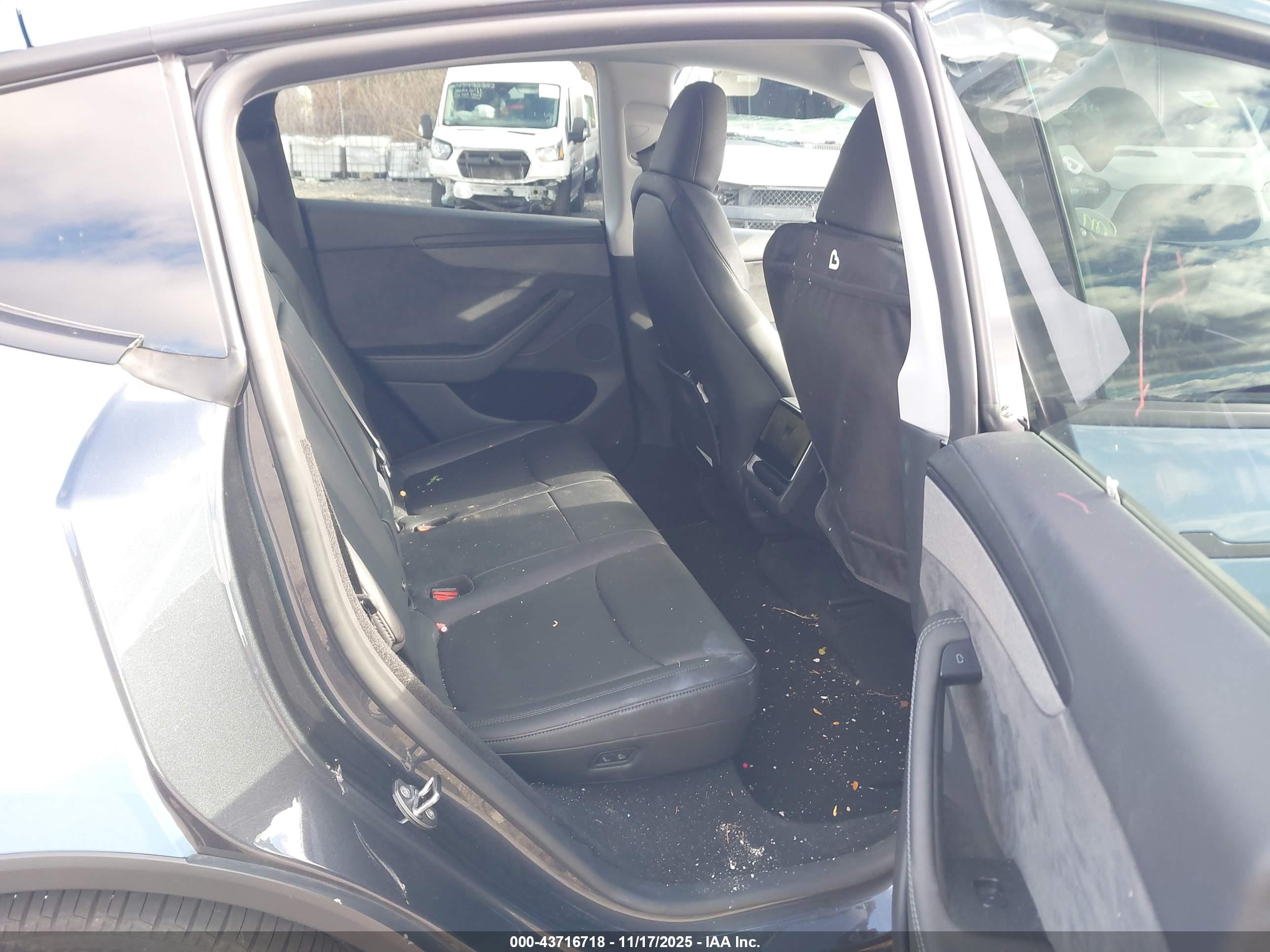 TESLA MODEL image 8
