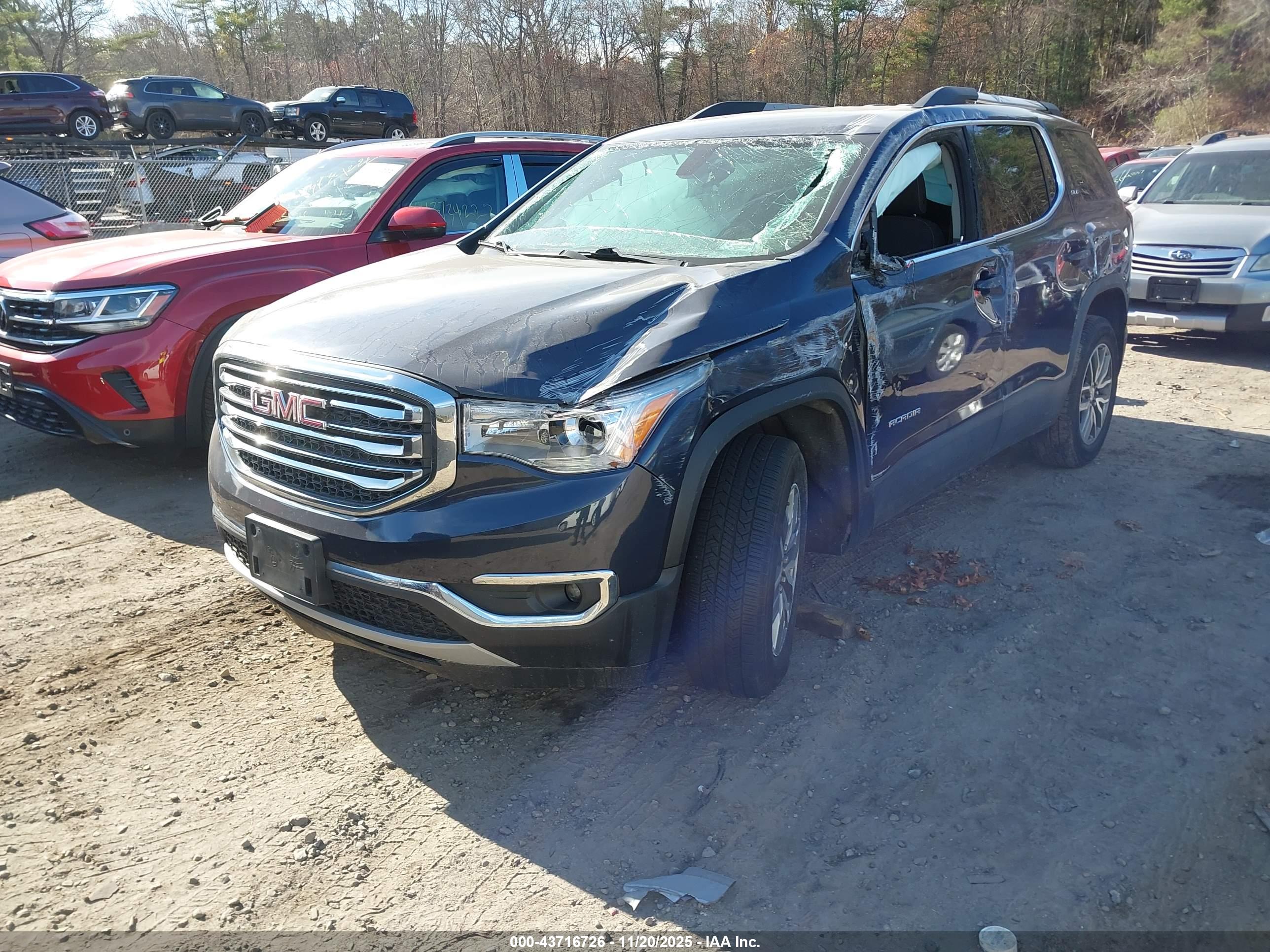 GMC ACADIA image 2
