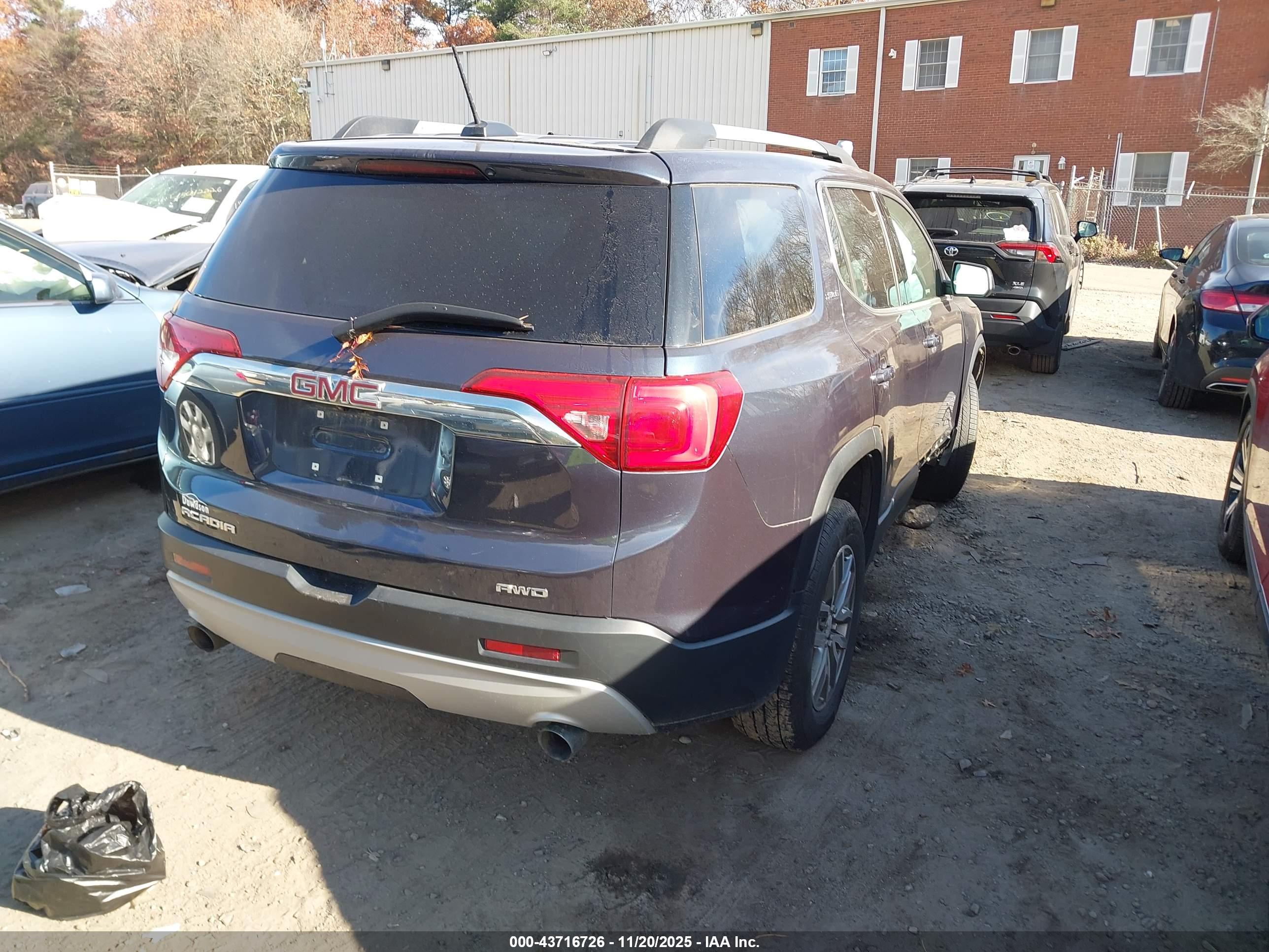 GMC ACADIA image 4