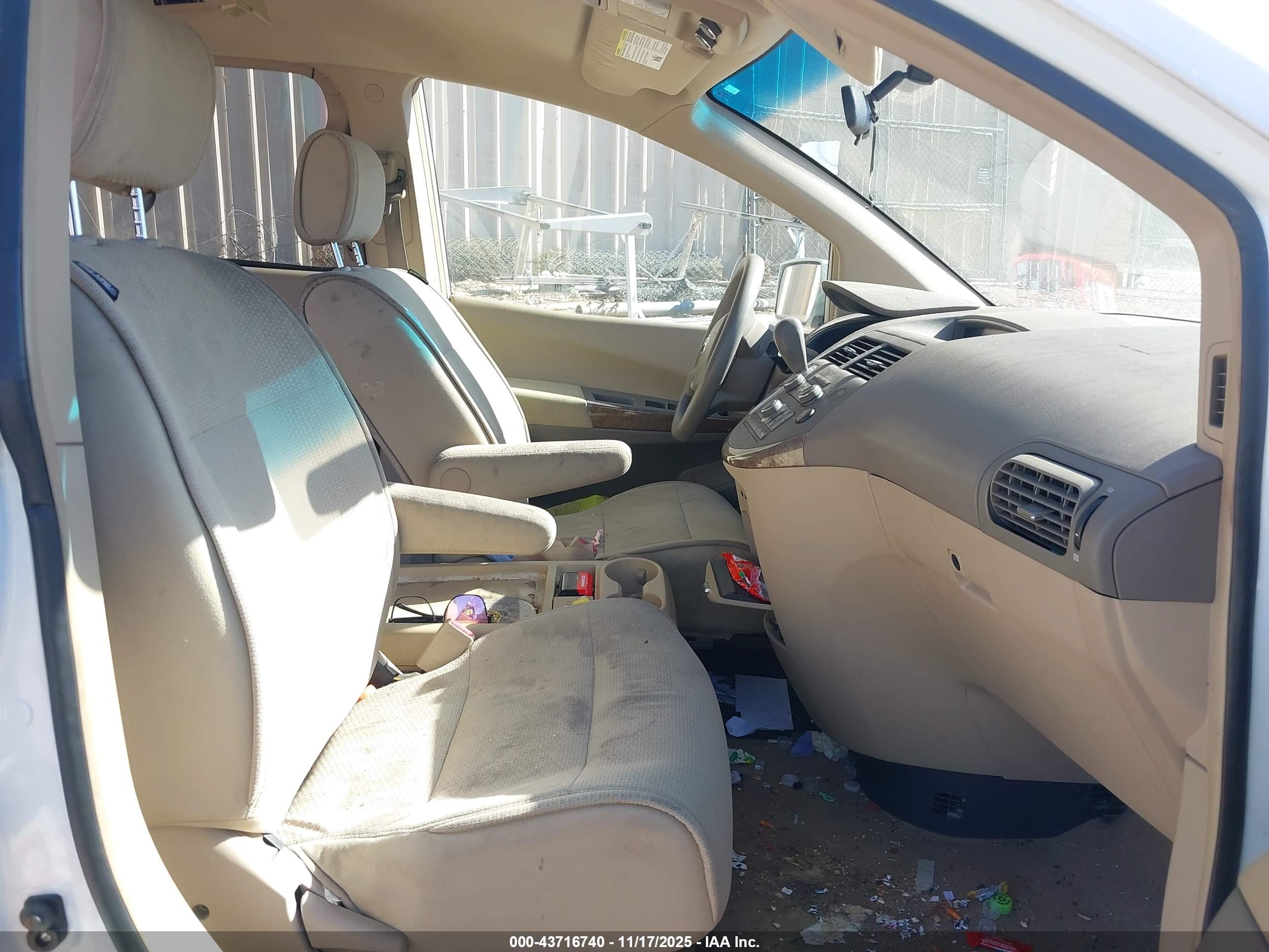 NISSAN QUEST image 5