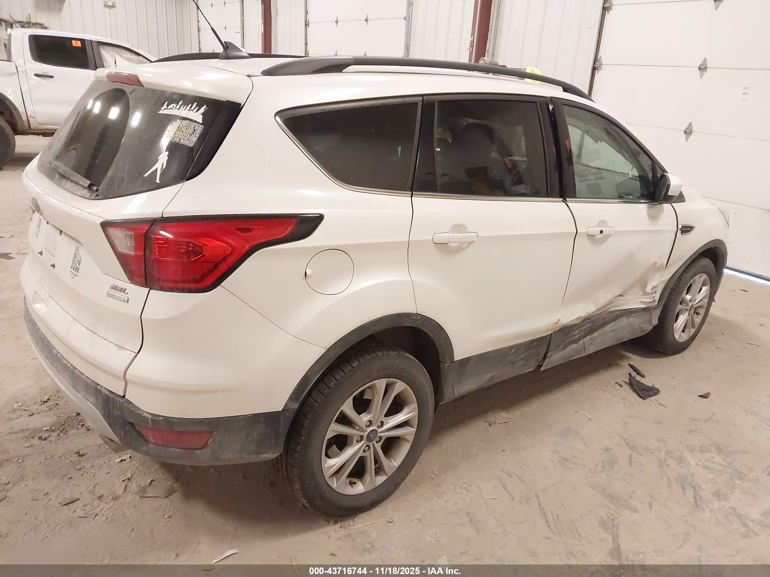 FORD ESCAPE image 4