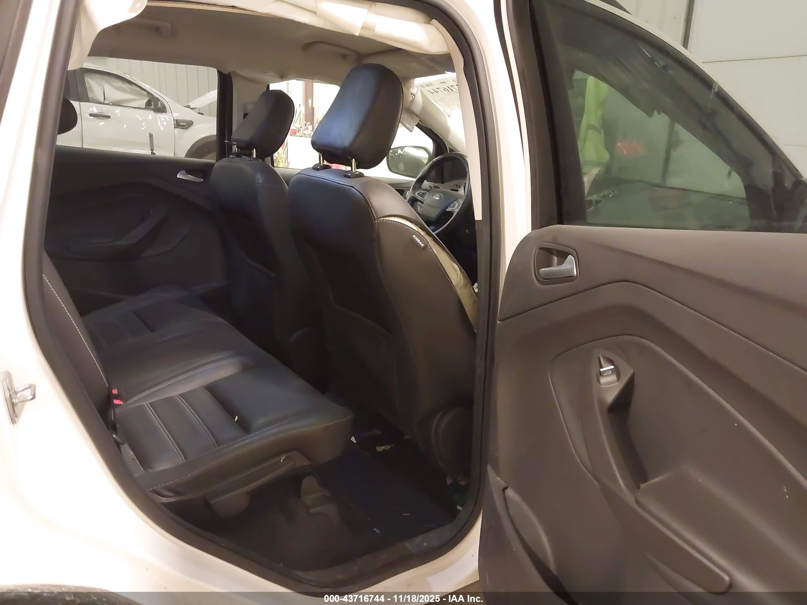 FORD ESCAPE image 8