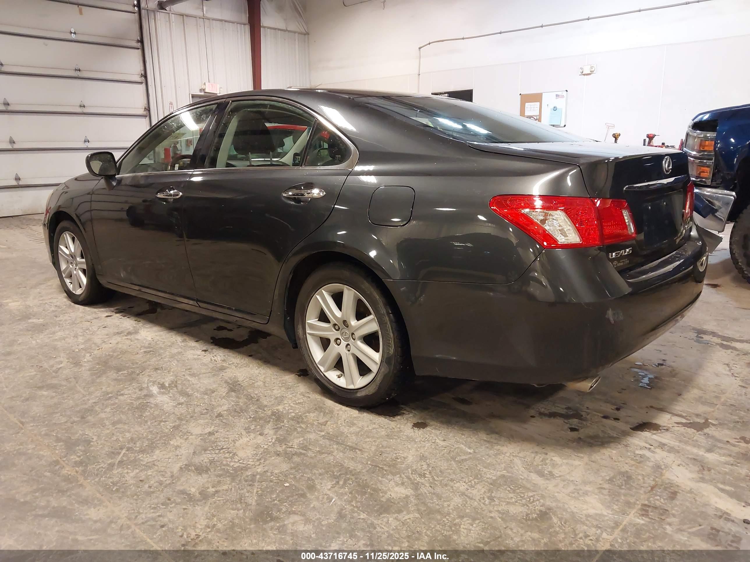 LEXUS ES image 3