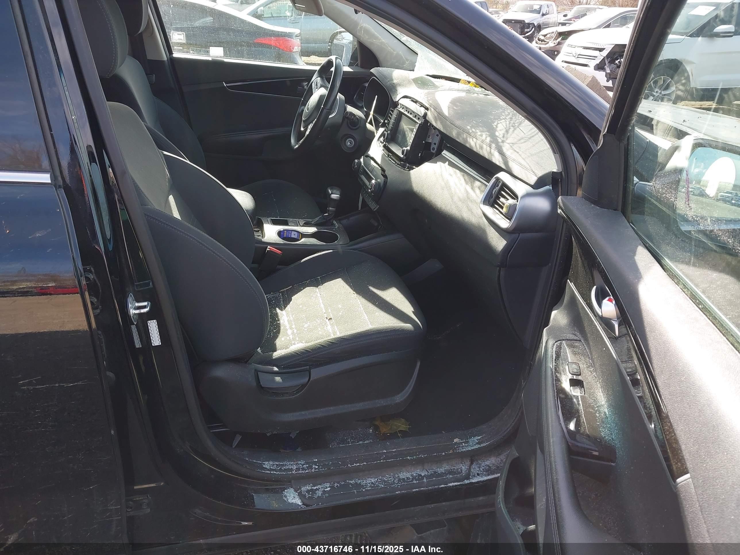 KIA SORENTO image 5