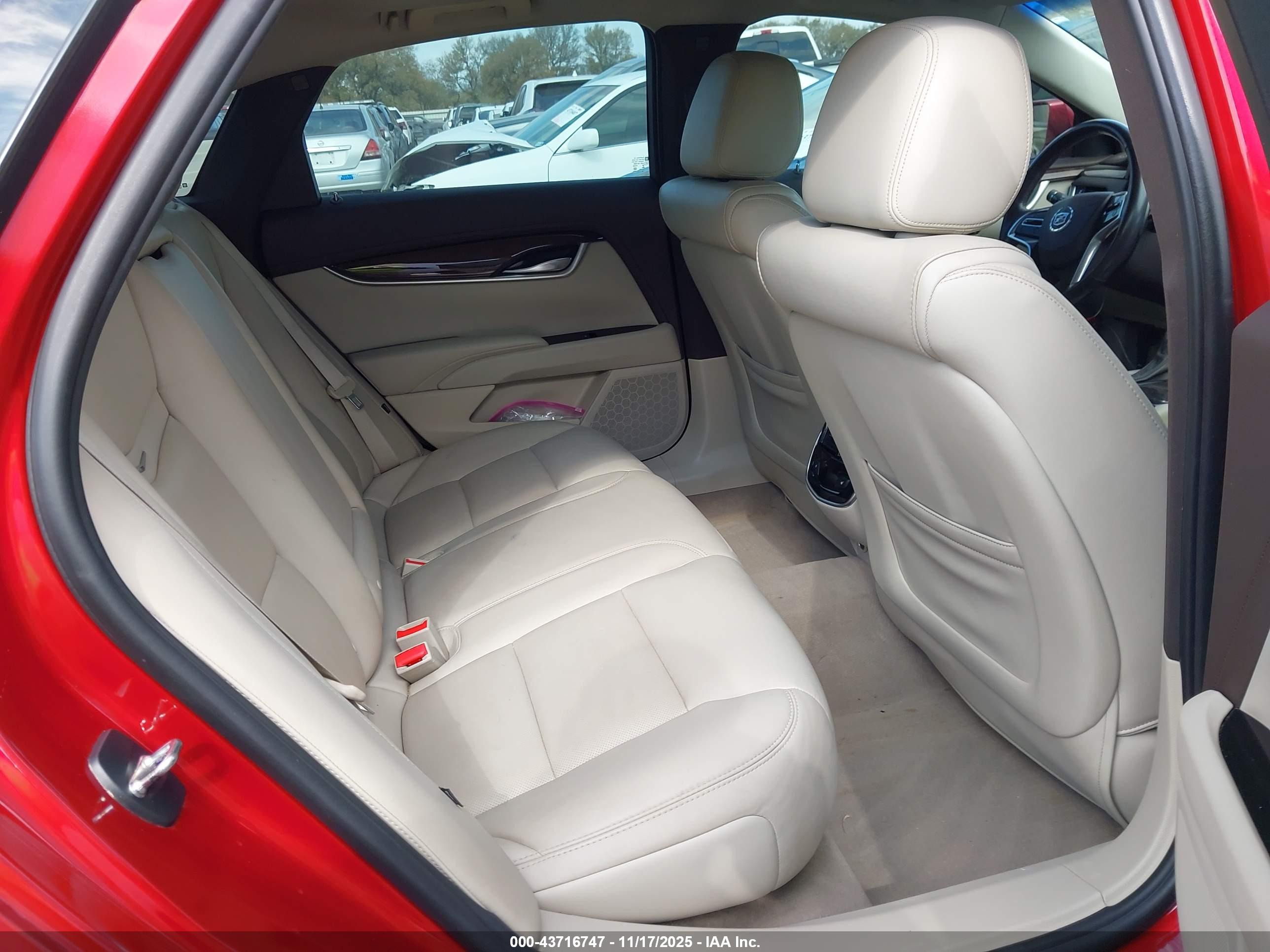 CADILLAC XTS image 8