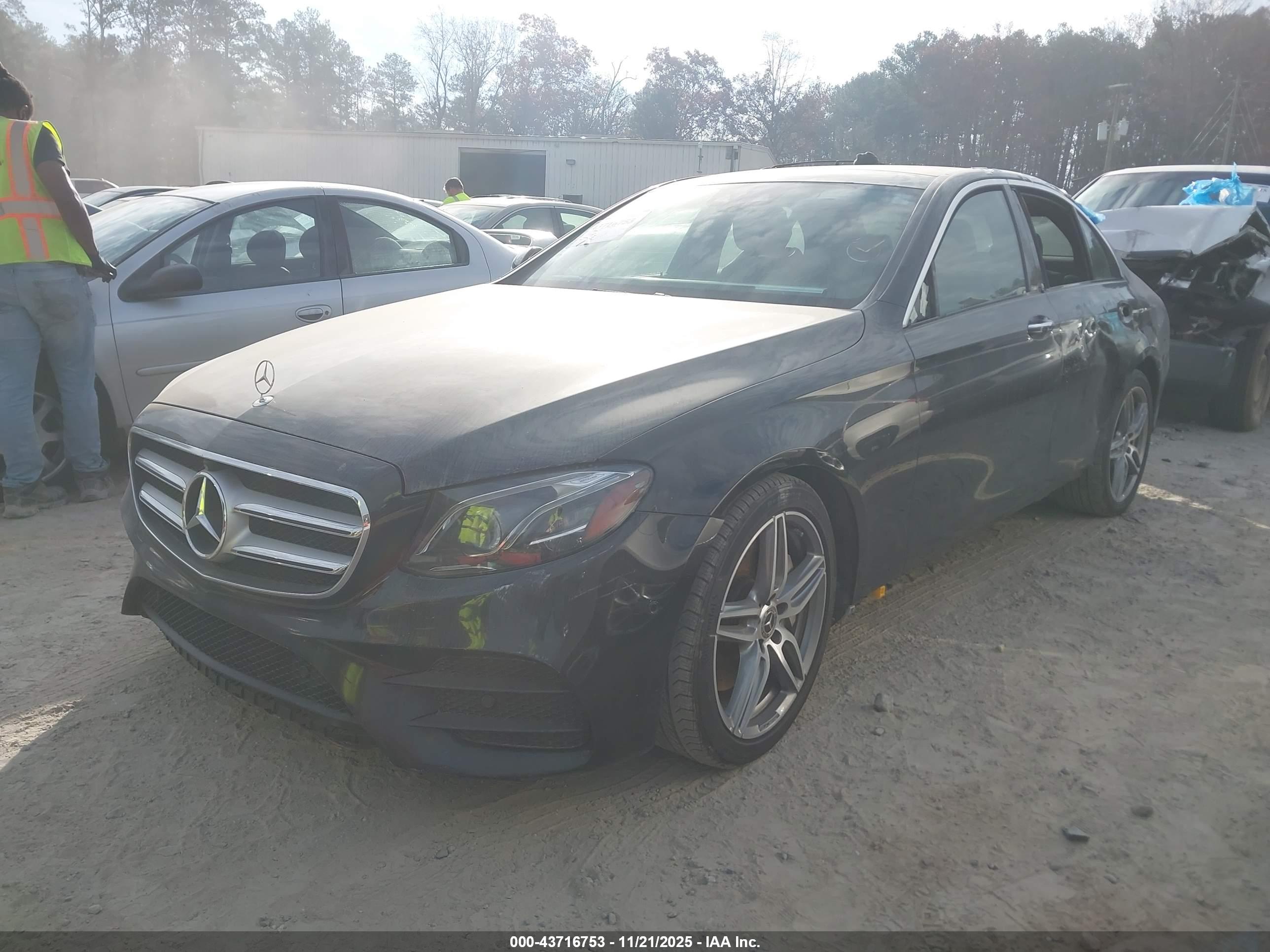 MERCEDES-BENZ E image 2