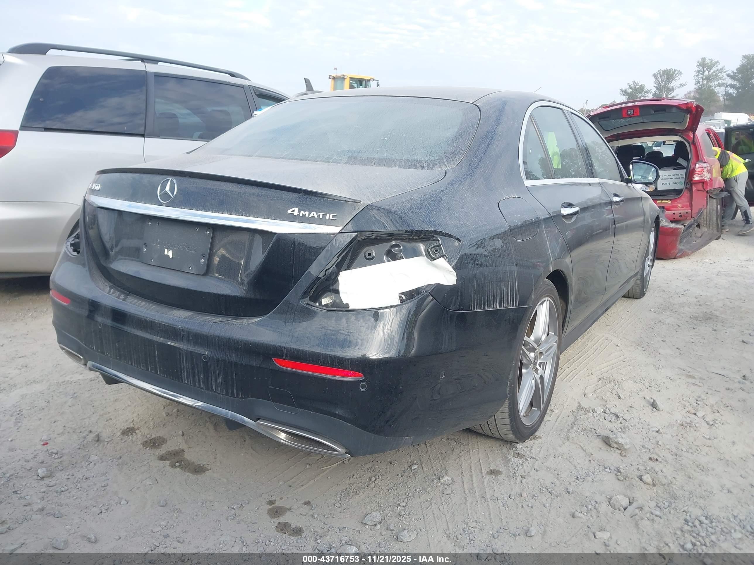 MERCEDES-BENZ E image 4