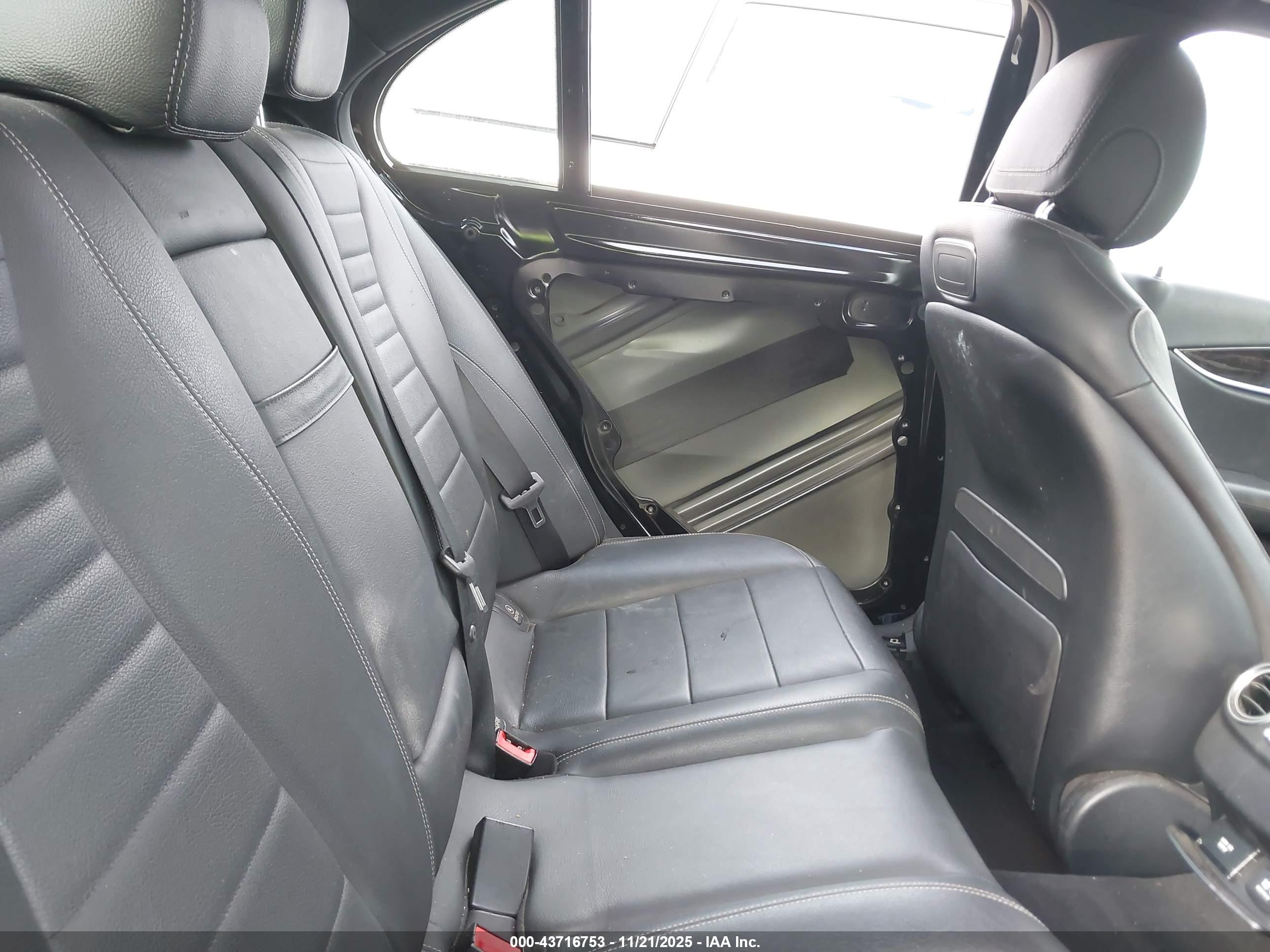 MERCEDES-BENZ E image 8