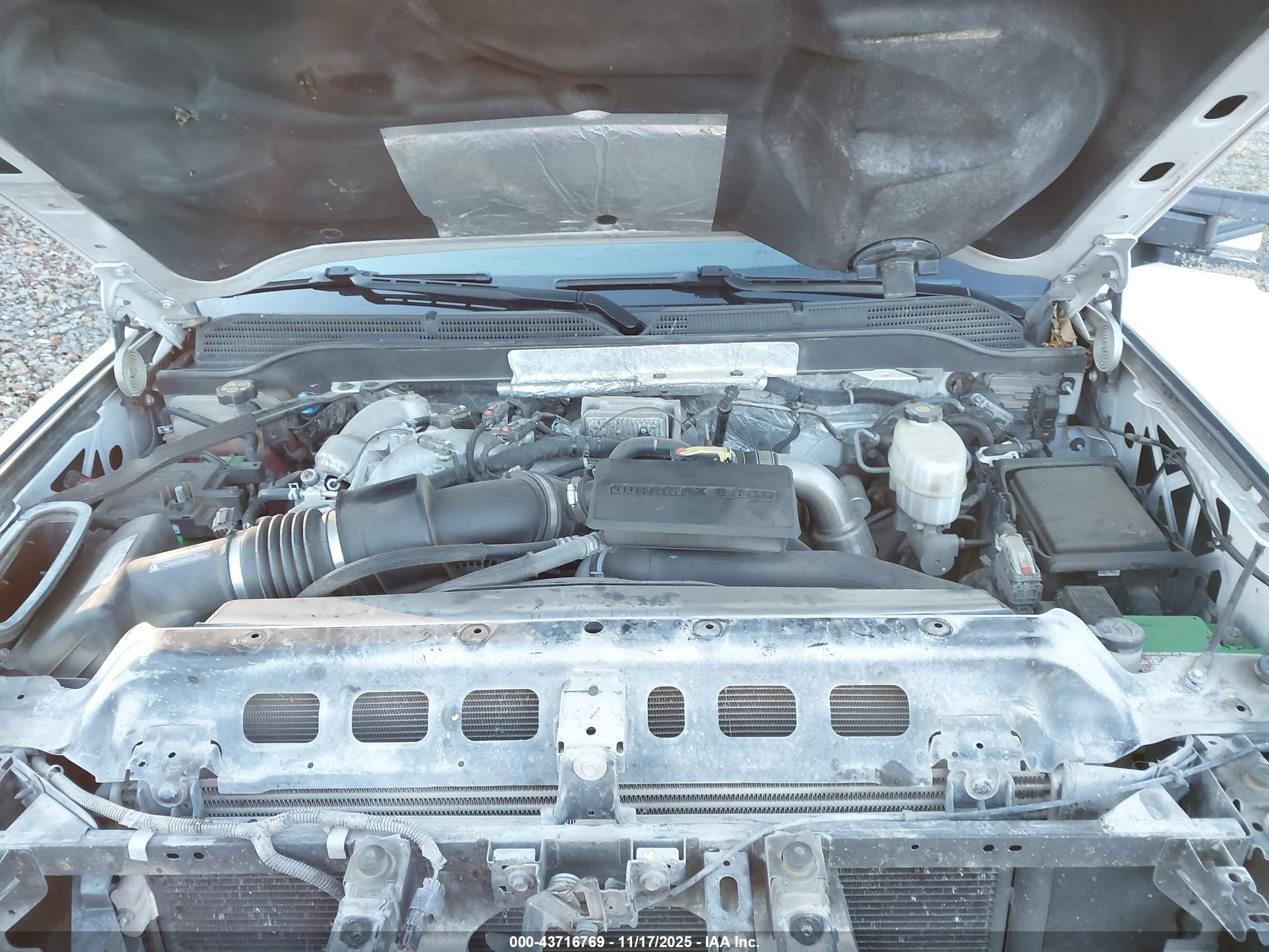 CHEVROLET SILVERADO image 10