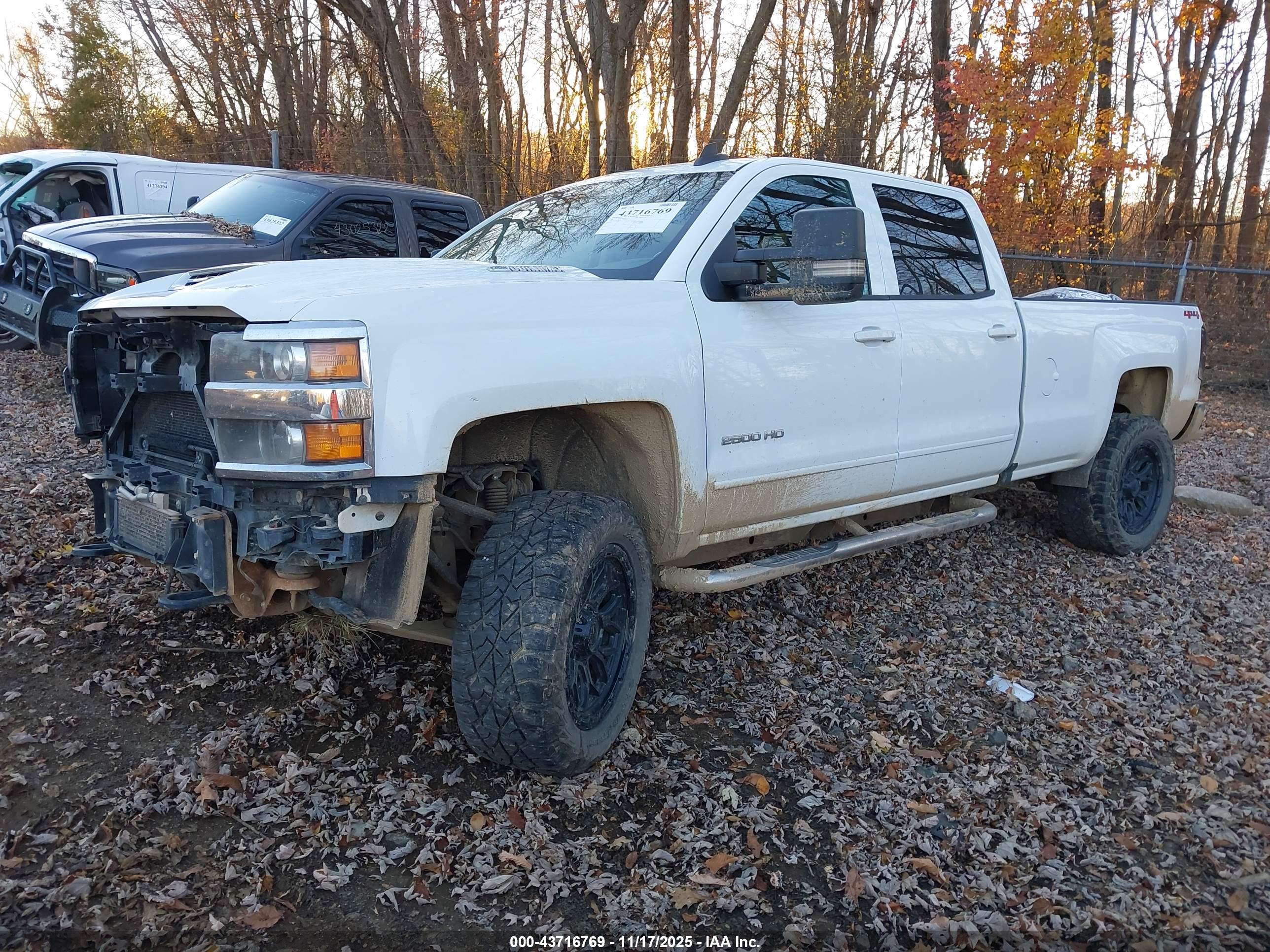 CHEVROLET SILVERADO image 2