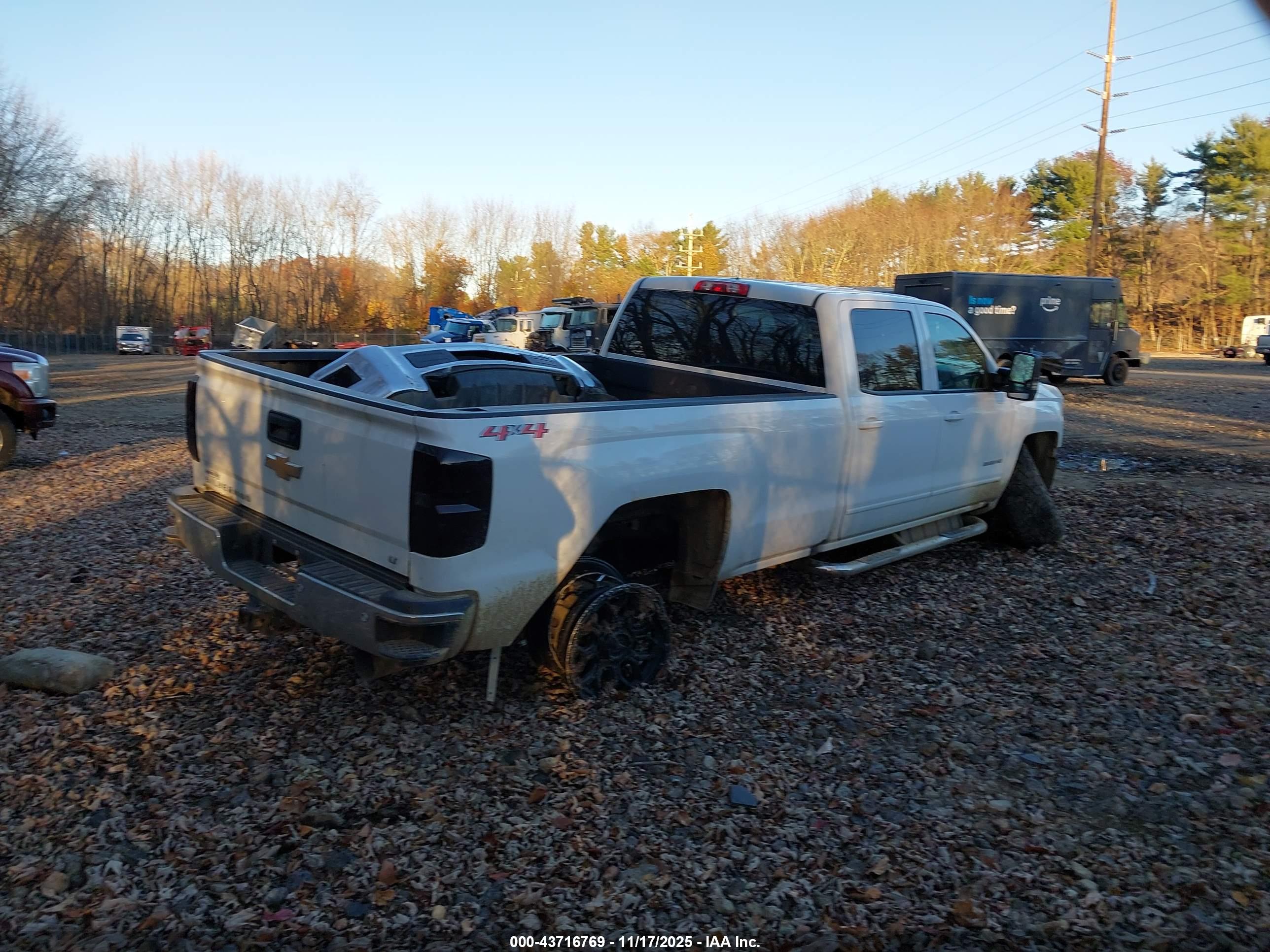 CHEVROLET SILVERADO image 4