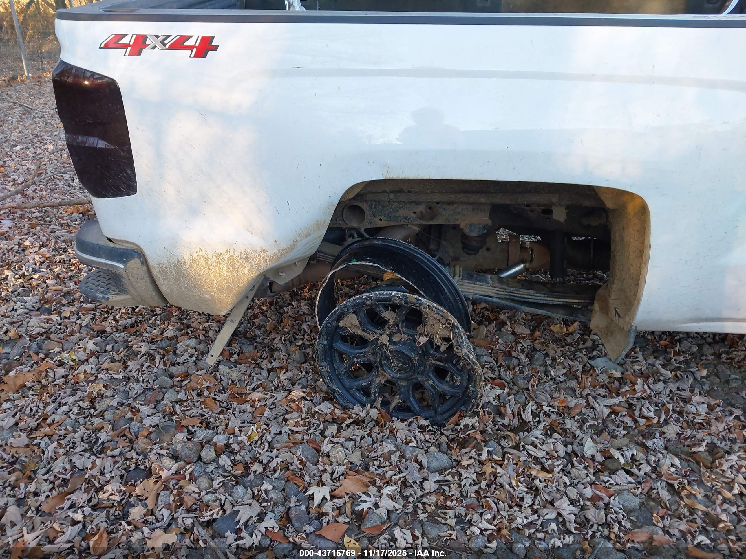 CHEVROLET SILVERADO image 6