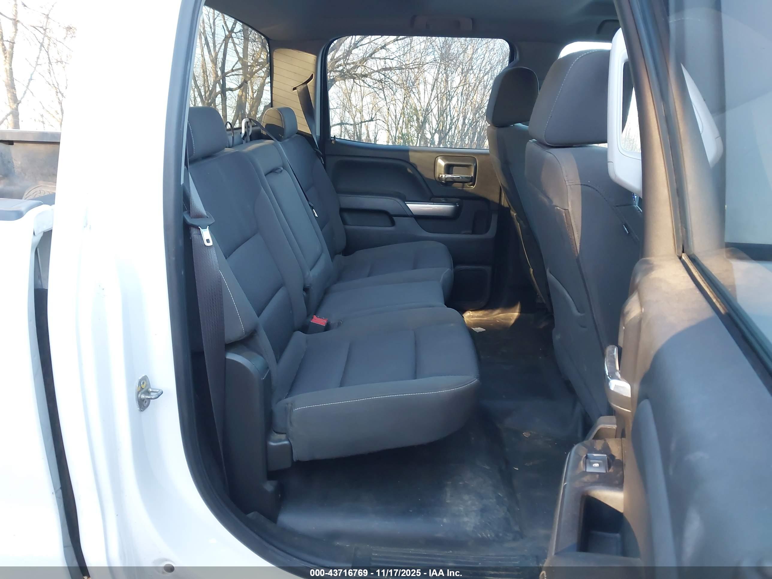 CHEVROLET SILVERADO image 8