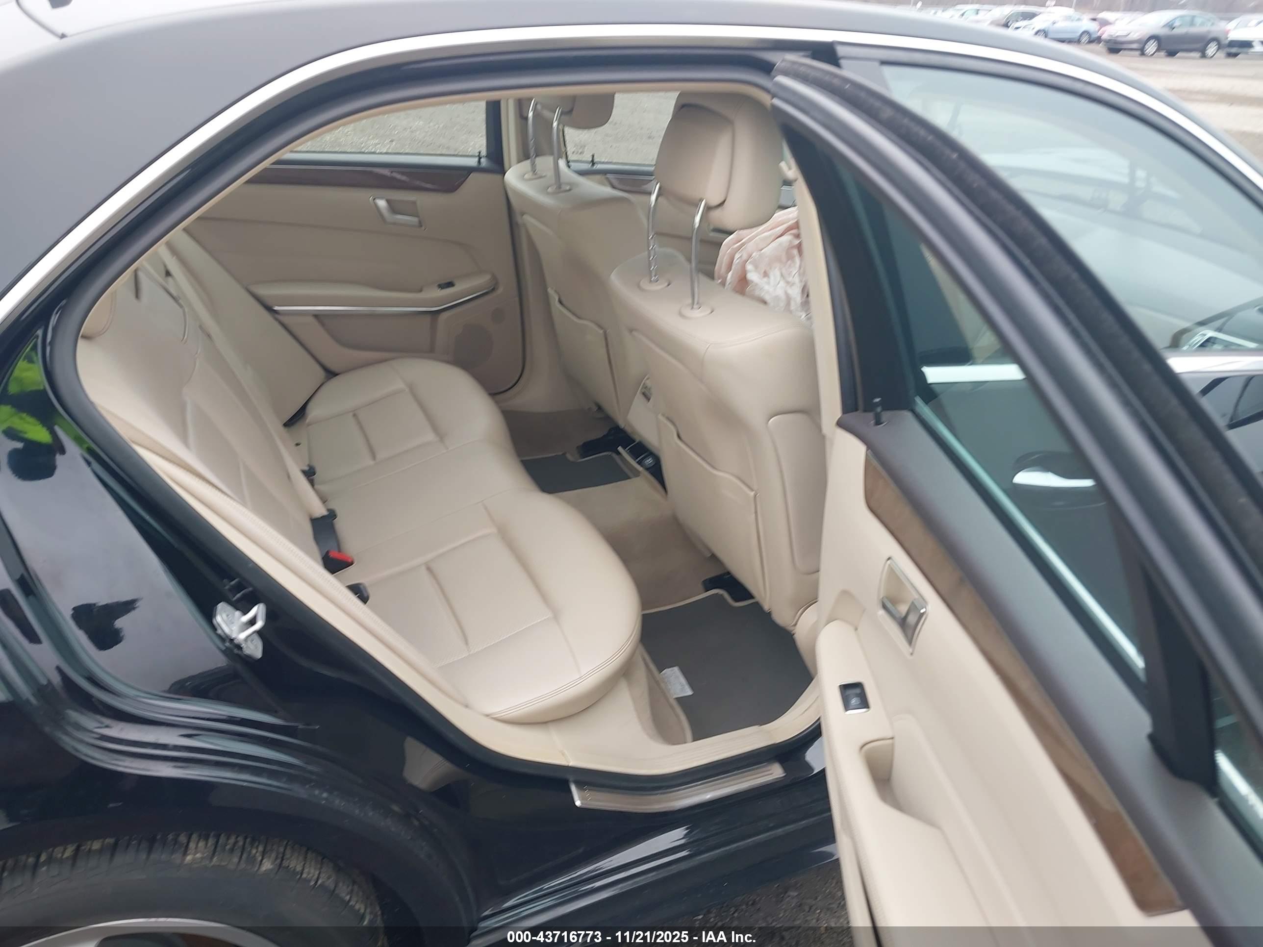 MERCEDES-BENZ E image 8