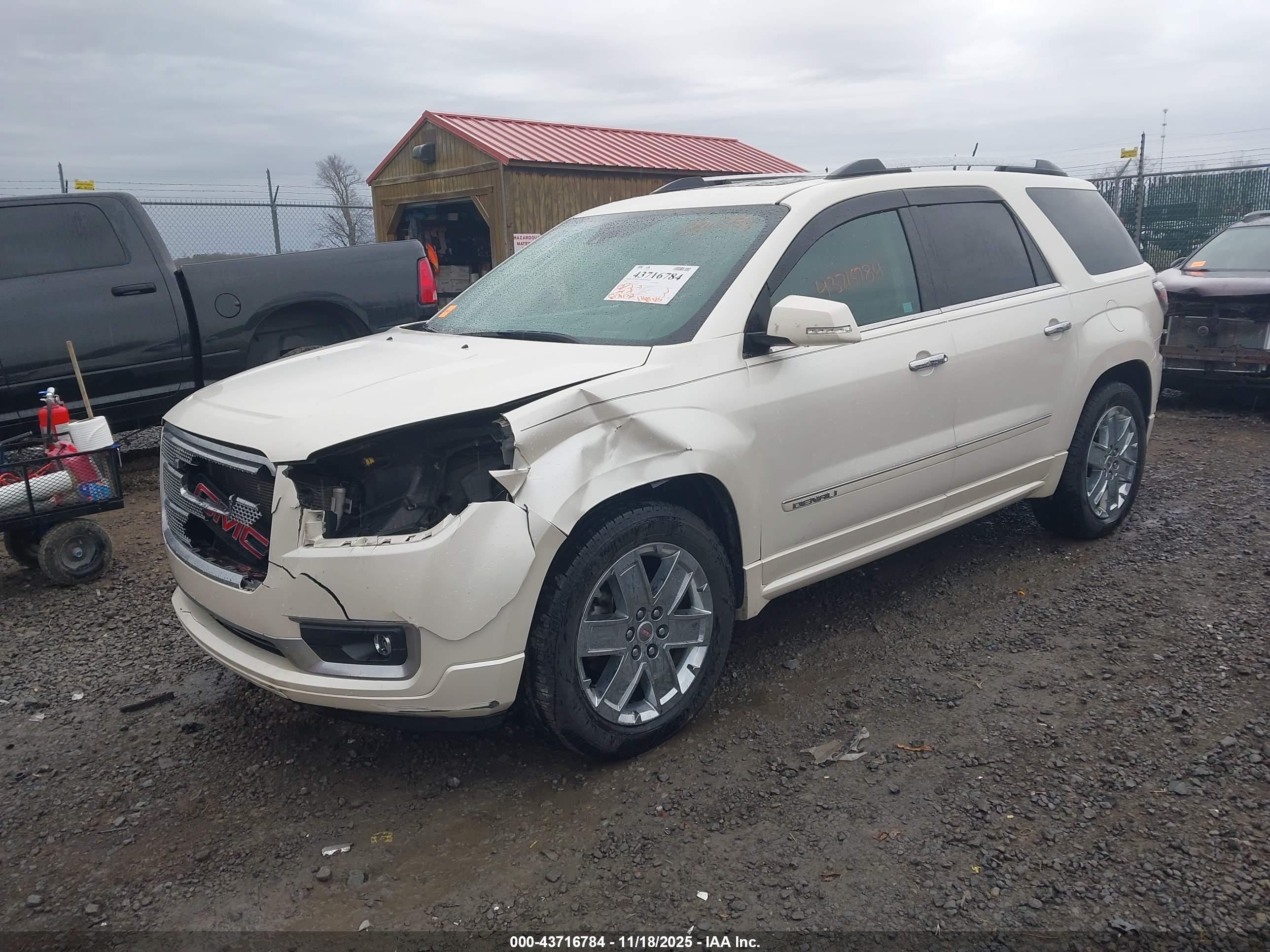 GMC ACADIA image 2