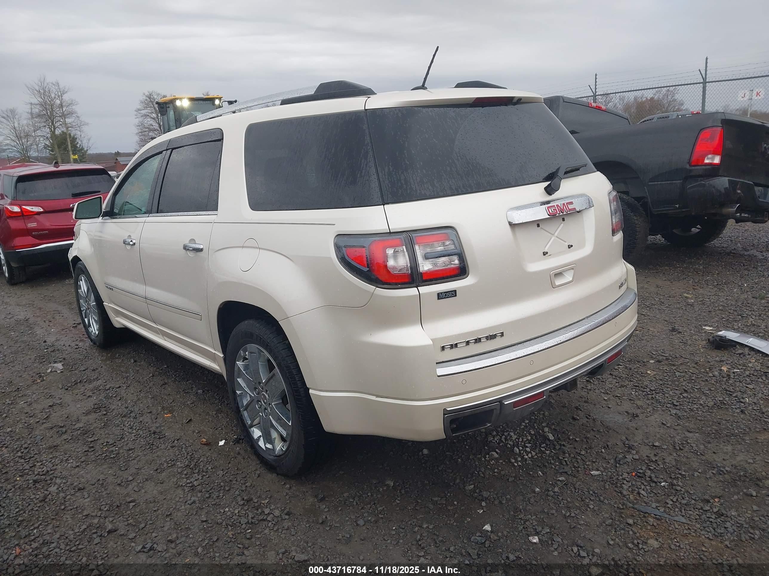 GMC ACADIA image 3