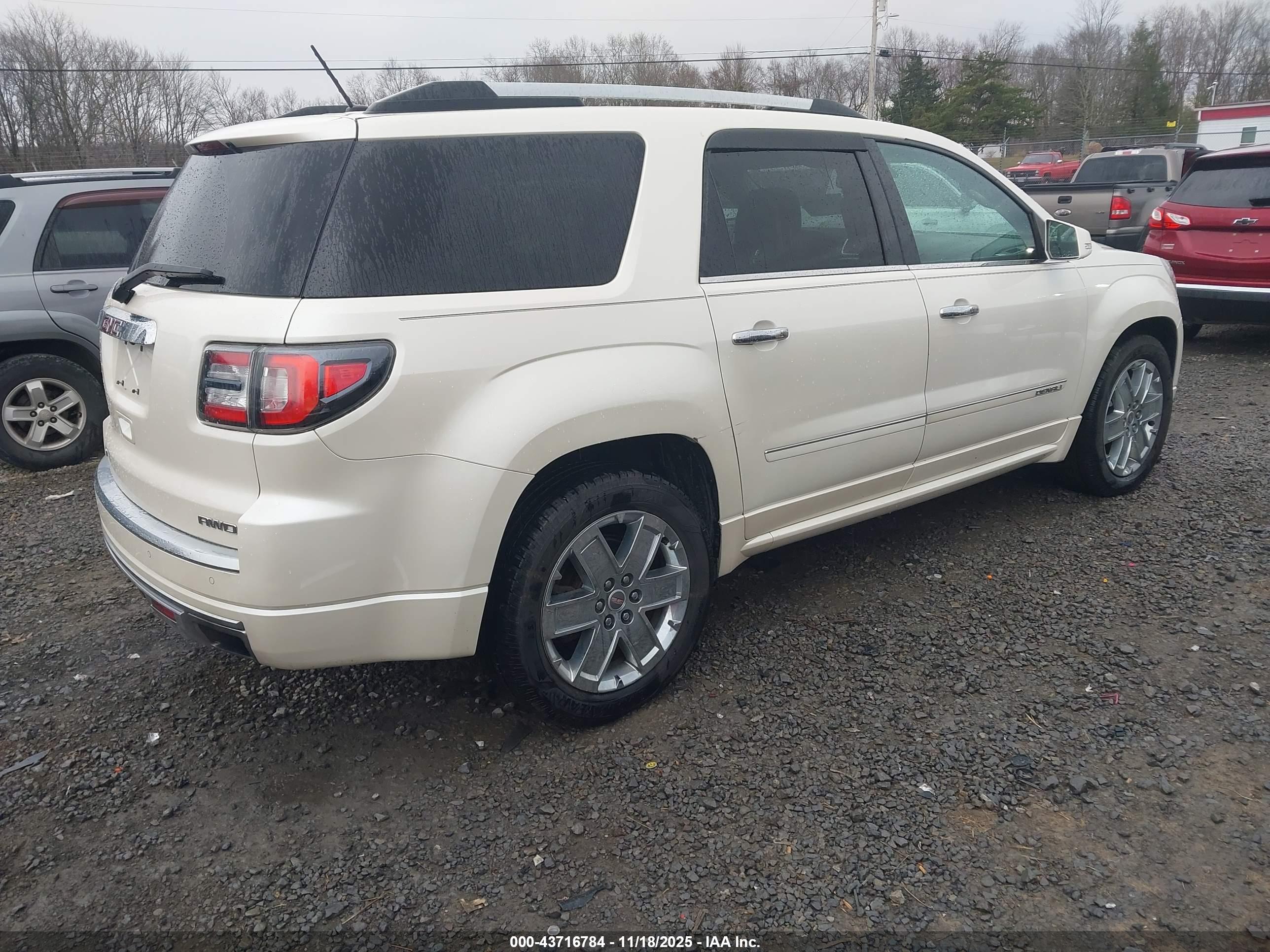 GMC ACADIA image 4
