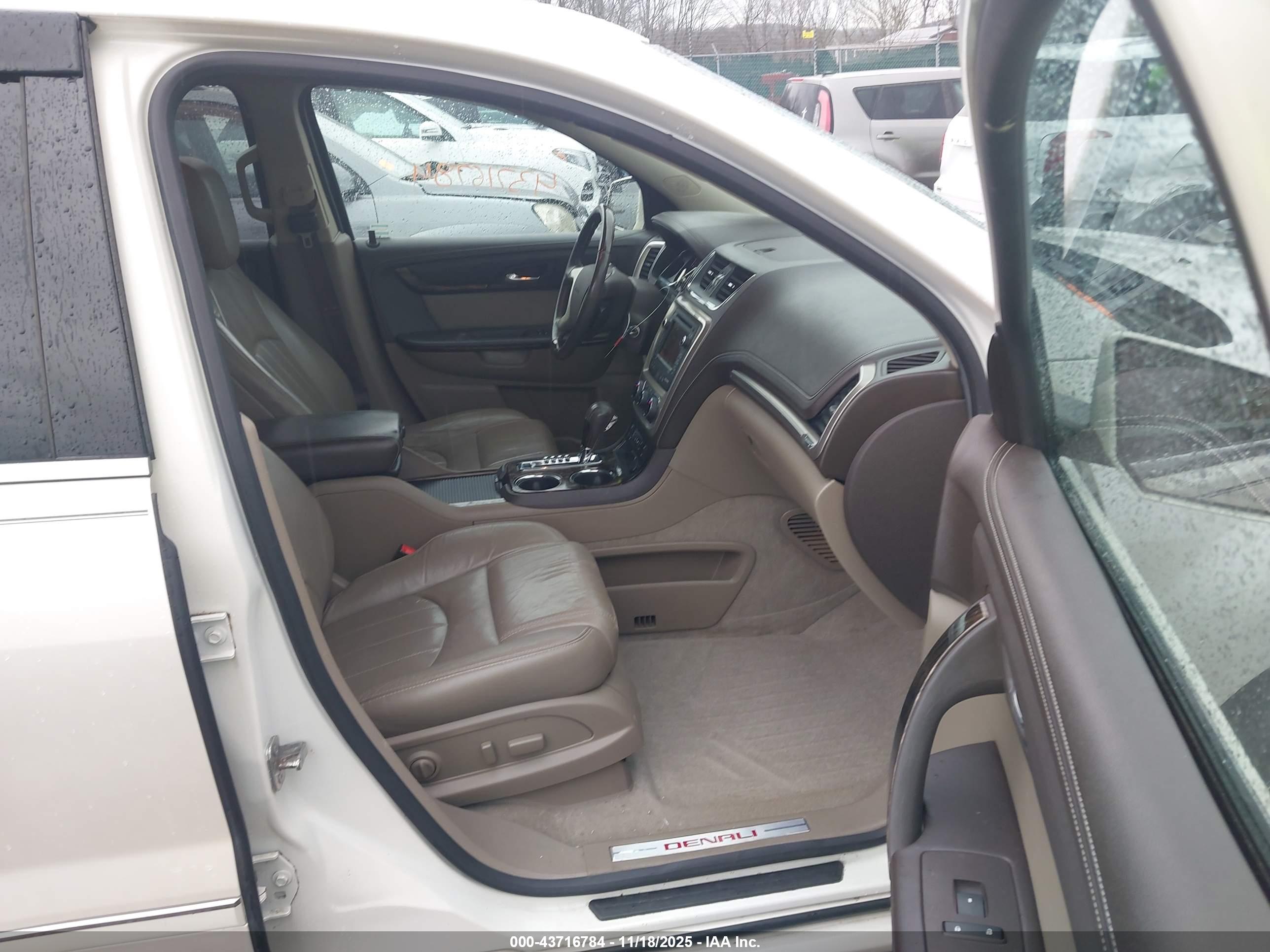 GMC ACADIA image 5