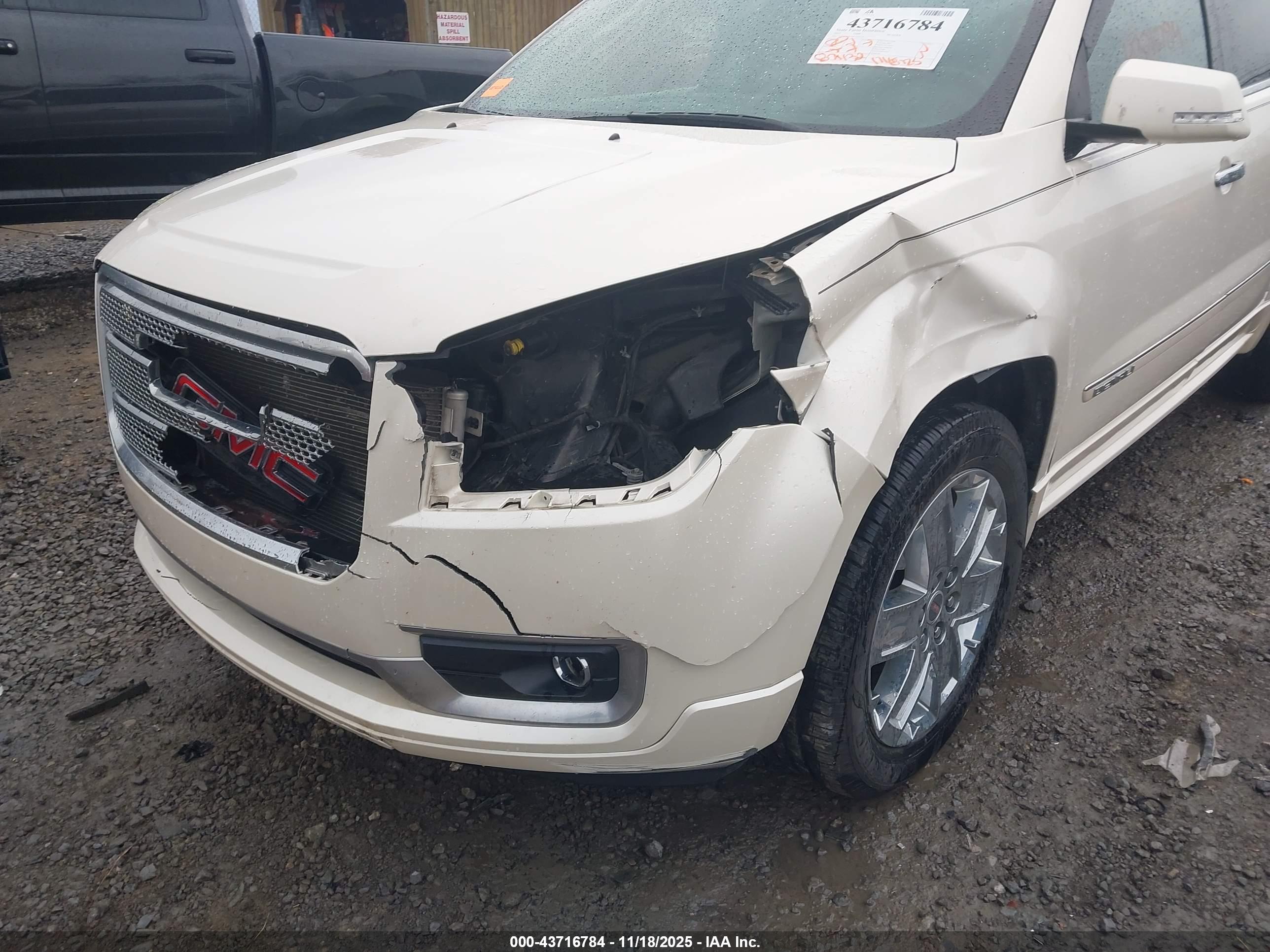 GMC ACADIA image 6