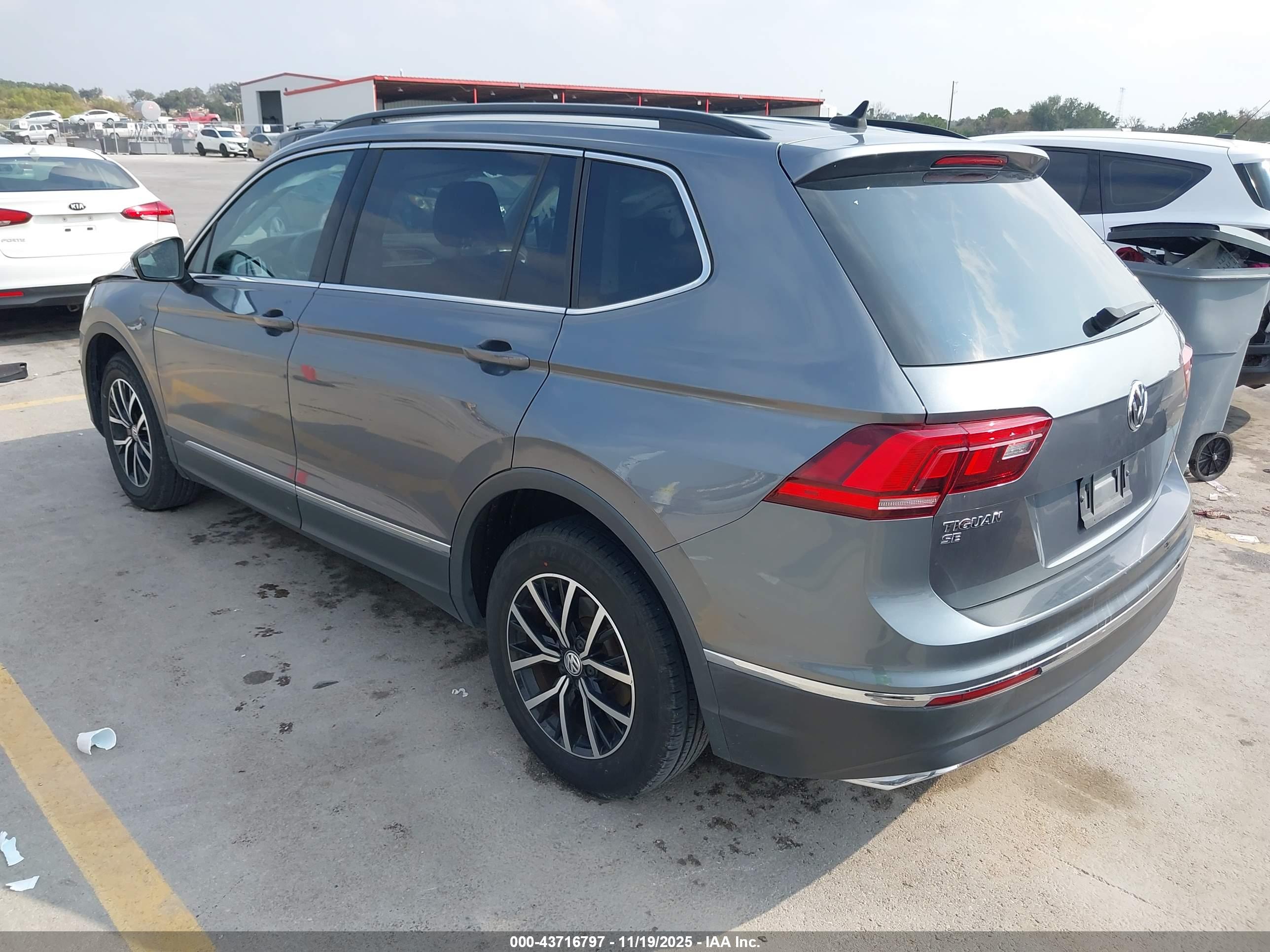 VOLKSWAGEN TIGUAN image 3