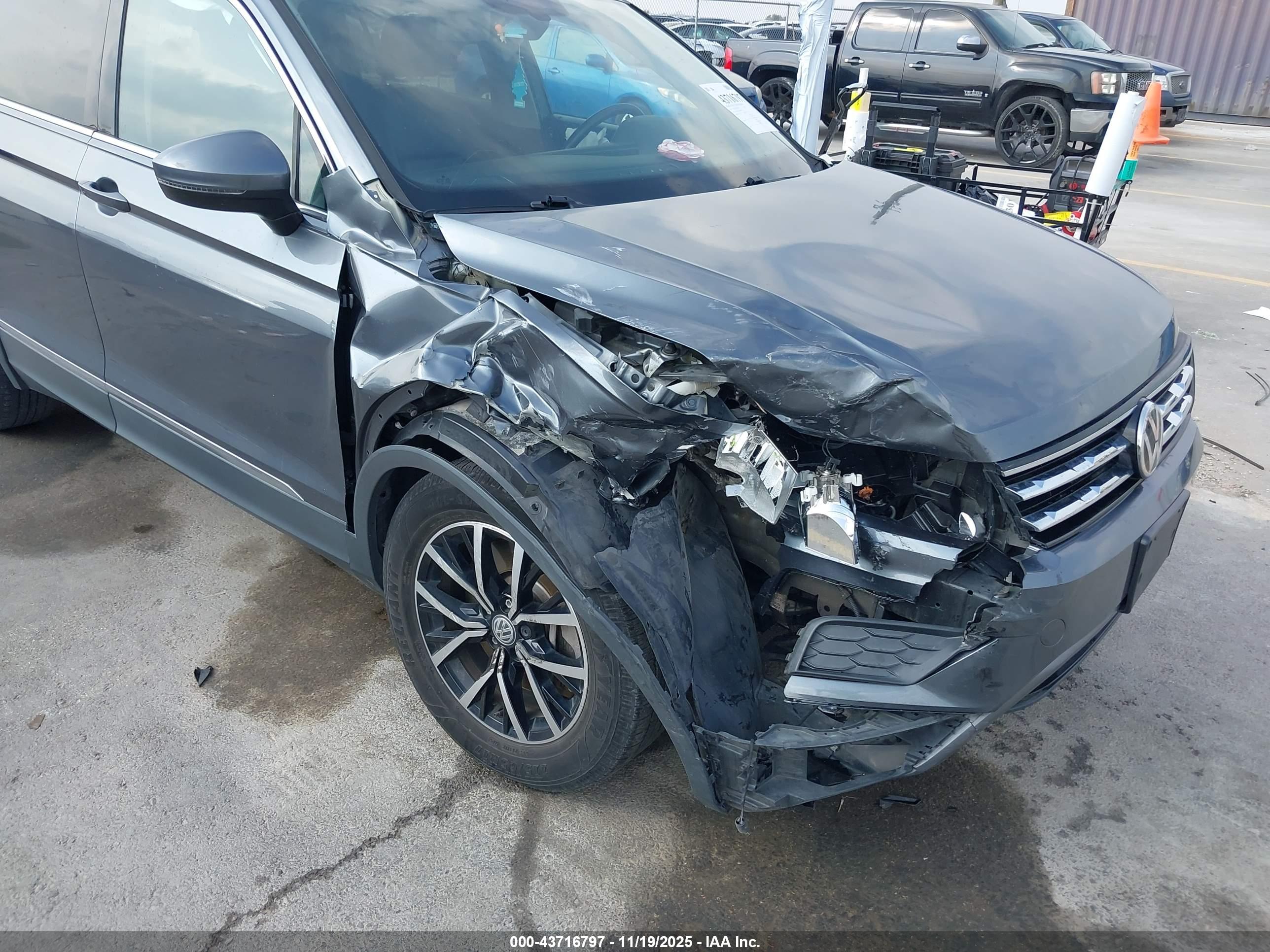 VOLKSWAGEN TIGUAN image 6