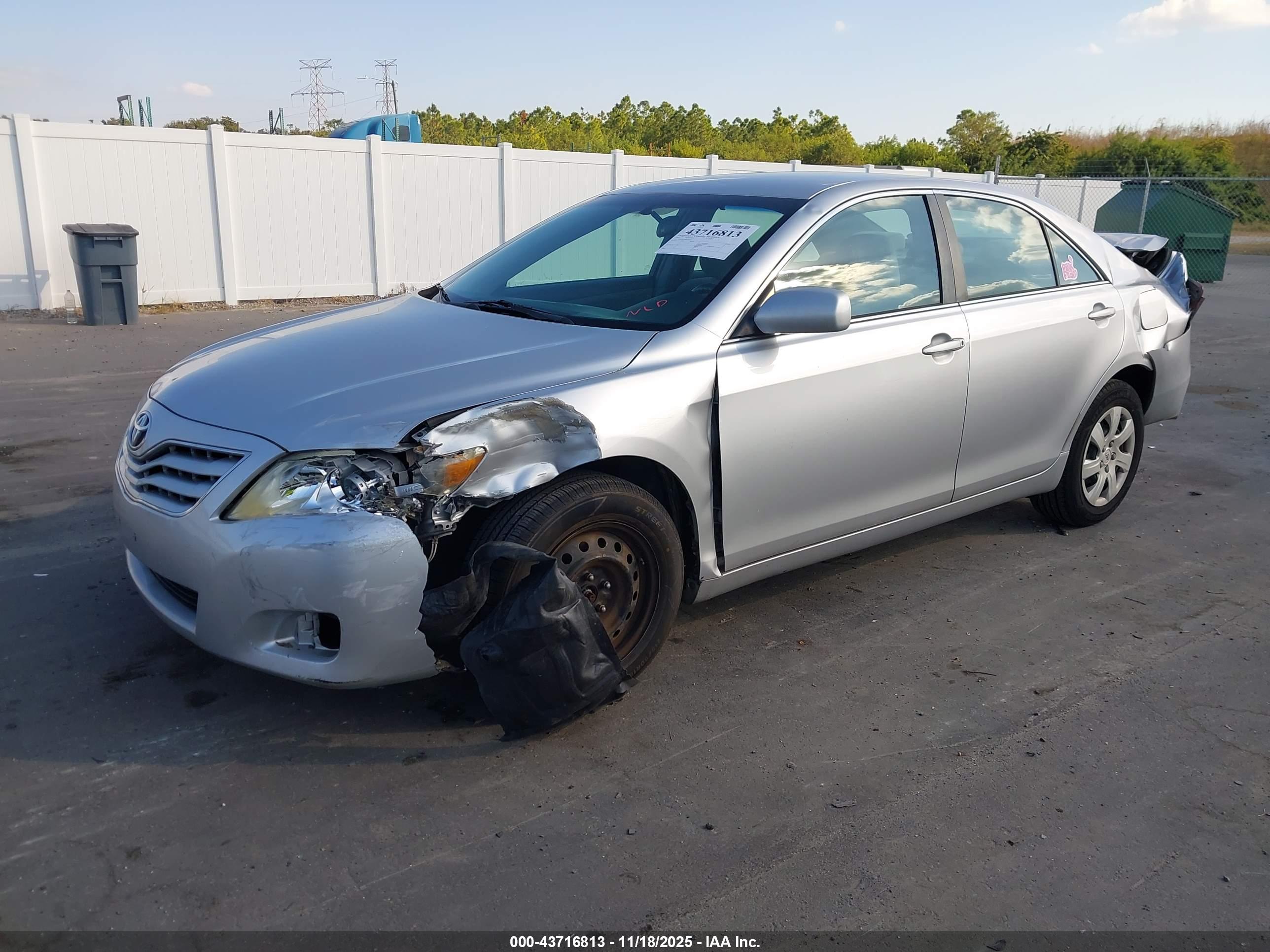 TOYOTA CAMRY image 2
