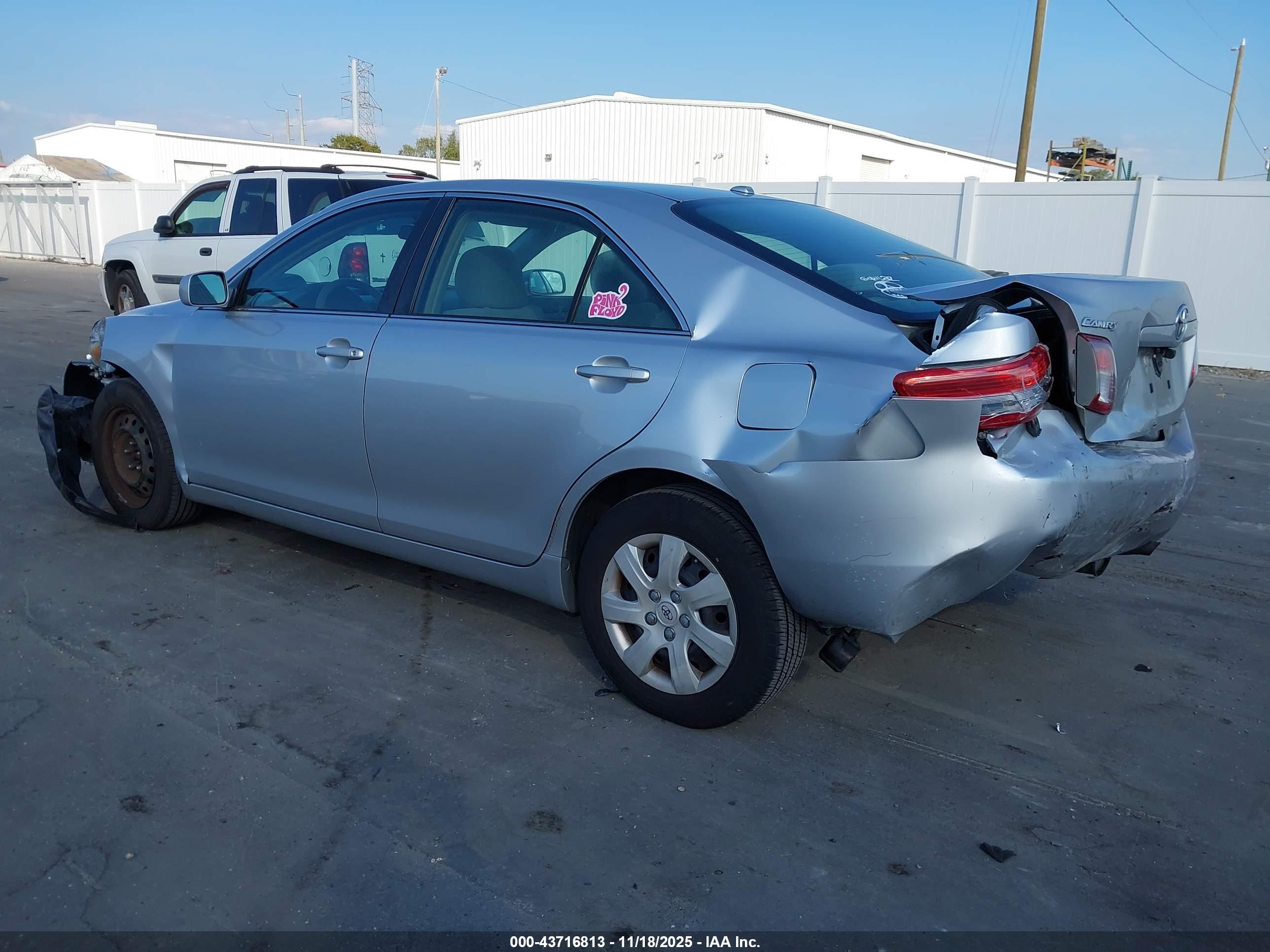 TOYOTA CAMRY image 3