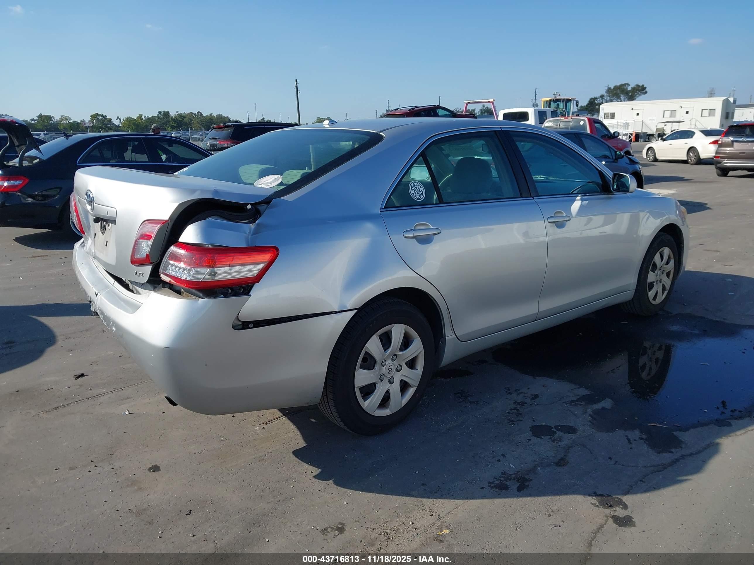 TOYOTA CAMRY image 4