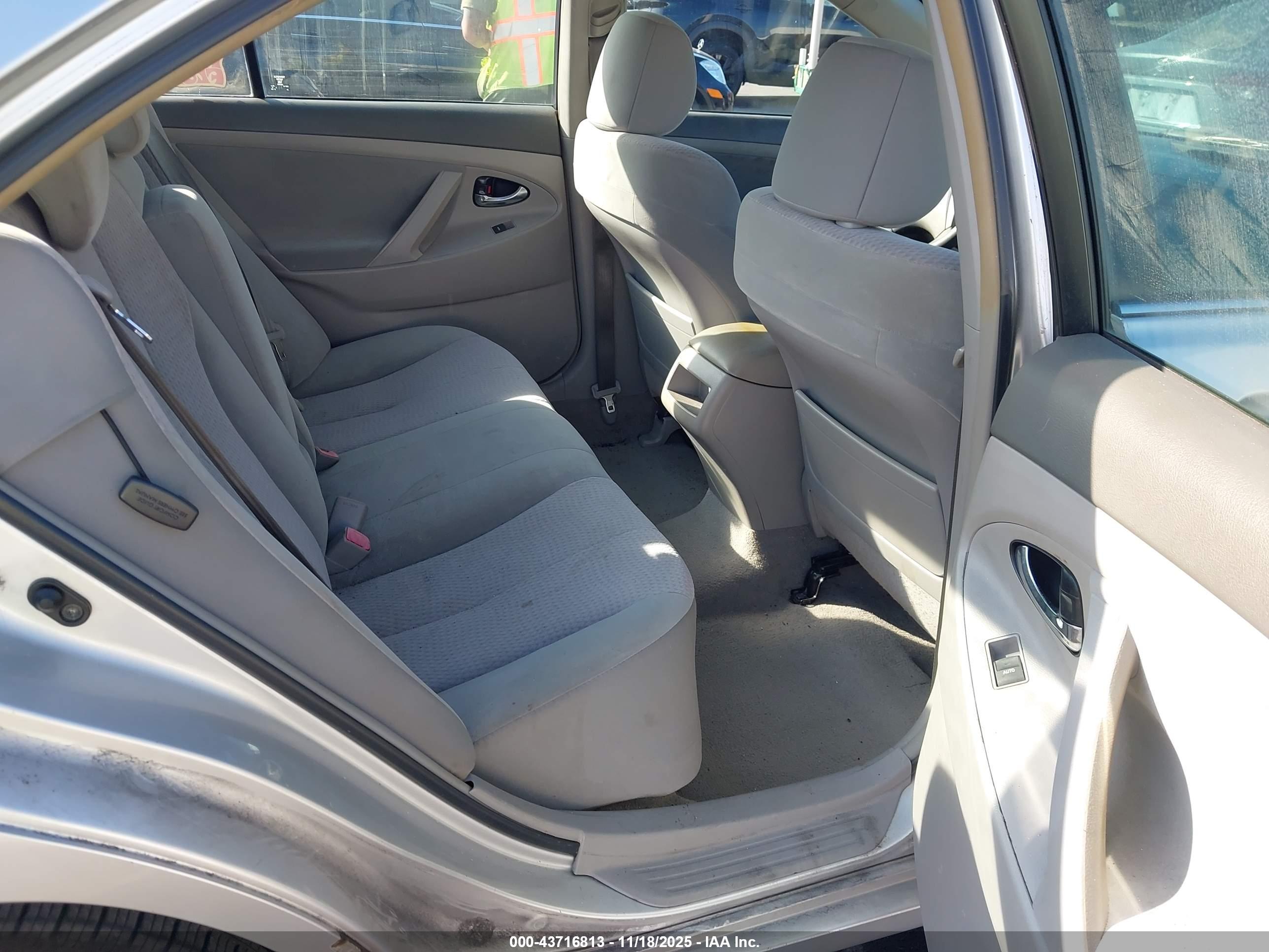 TOYOTA CAMRY image 8