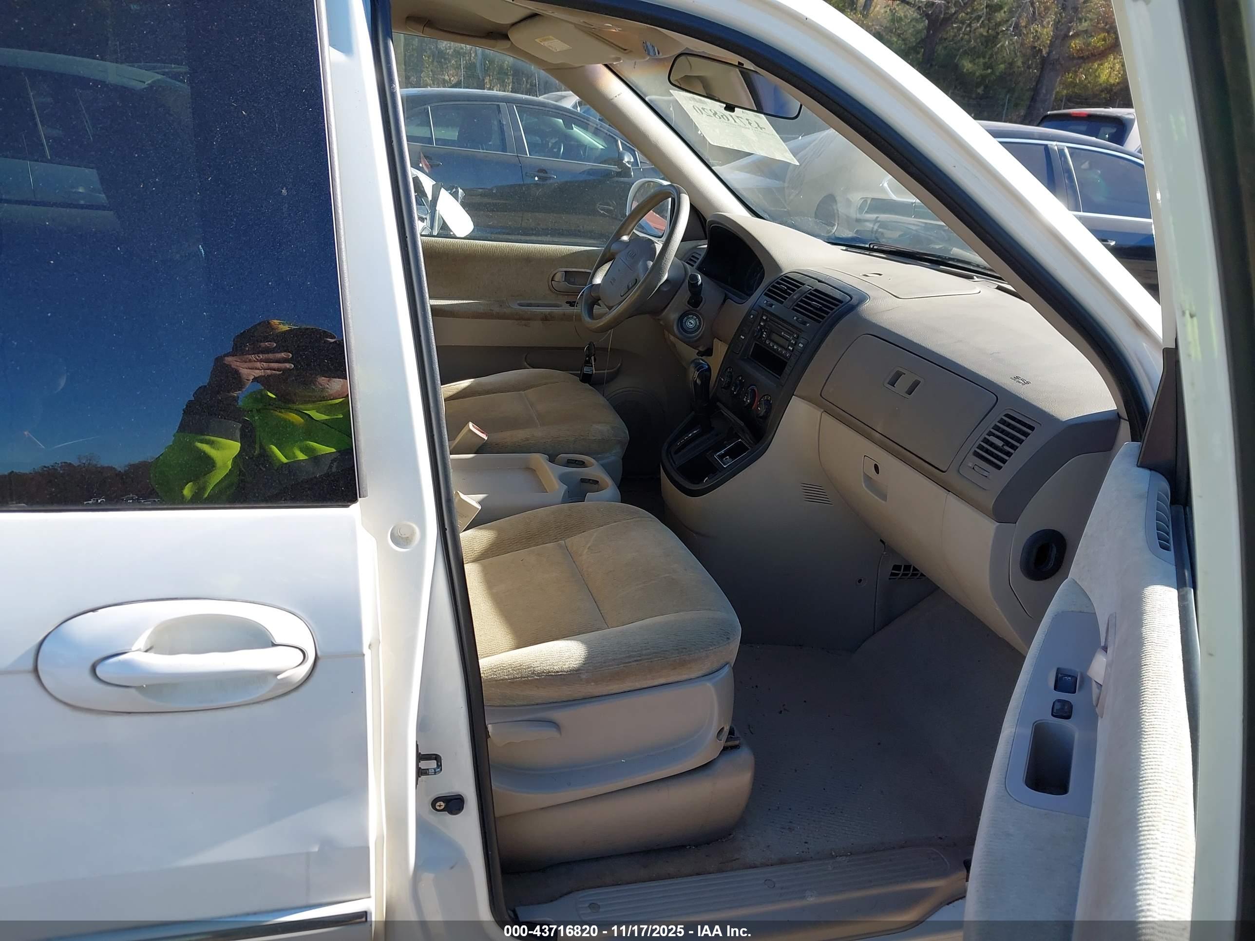 KIA SEDONA image 5