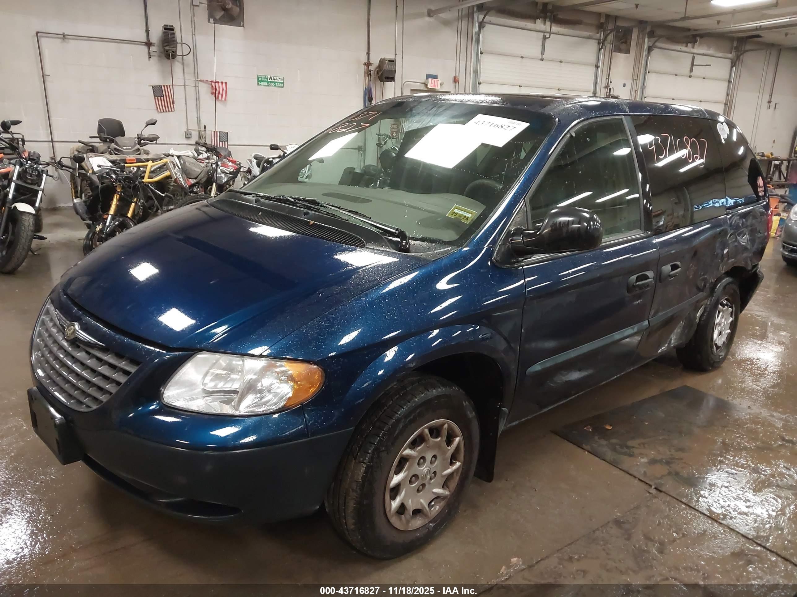 CHRYSLER VOYAGER image 2