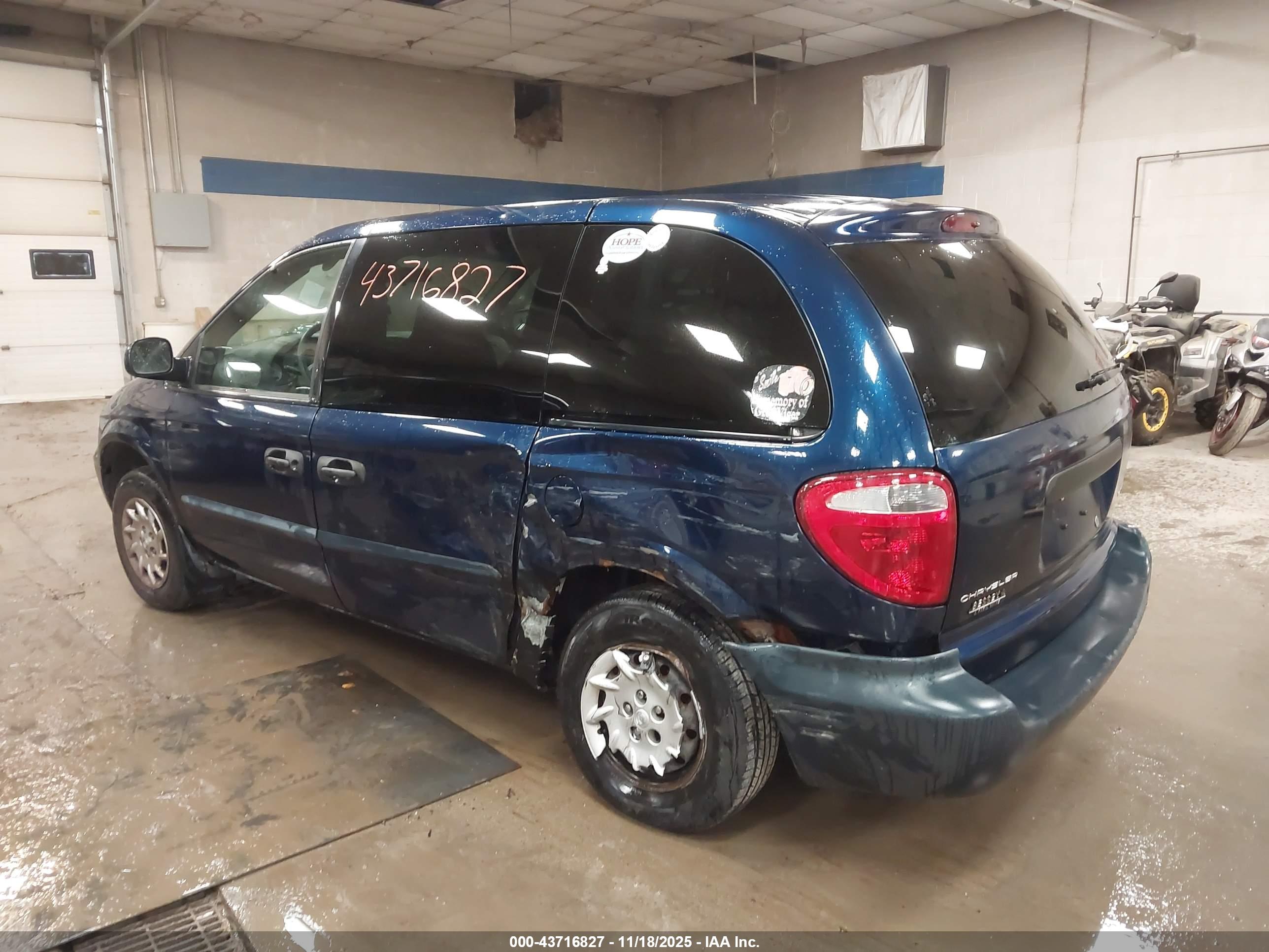 CHRYSLER VOYAGER image 3
