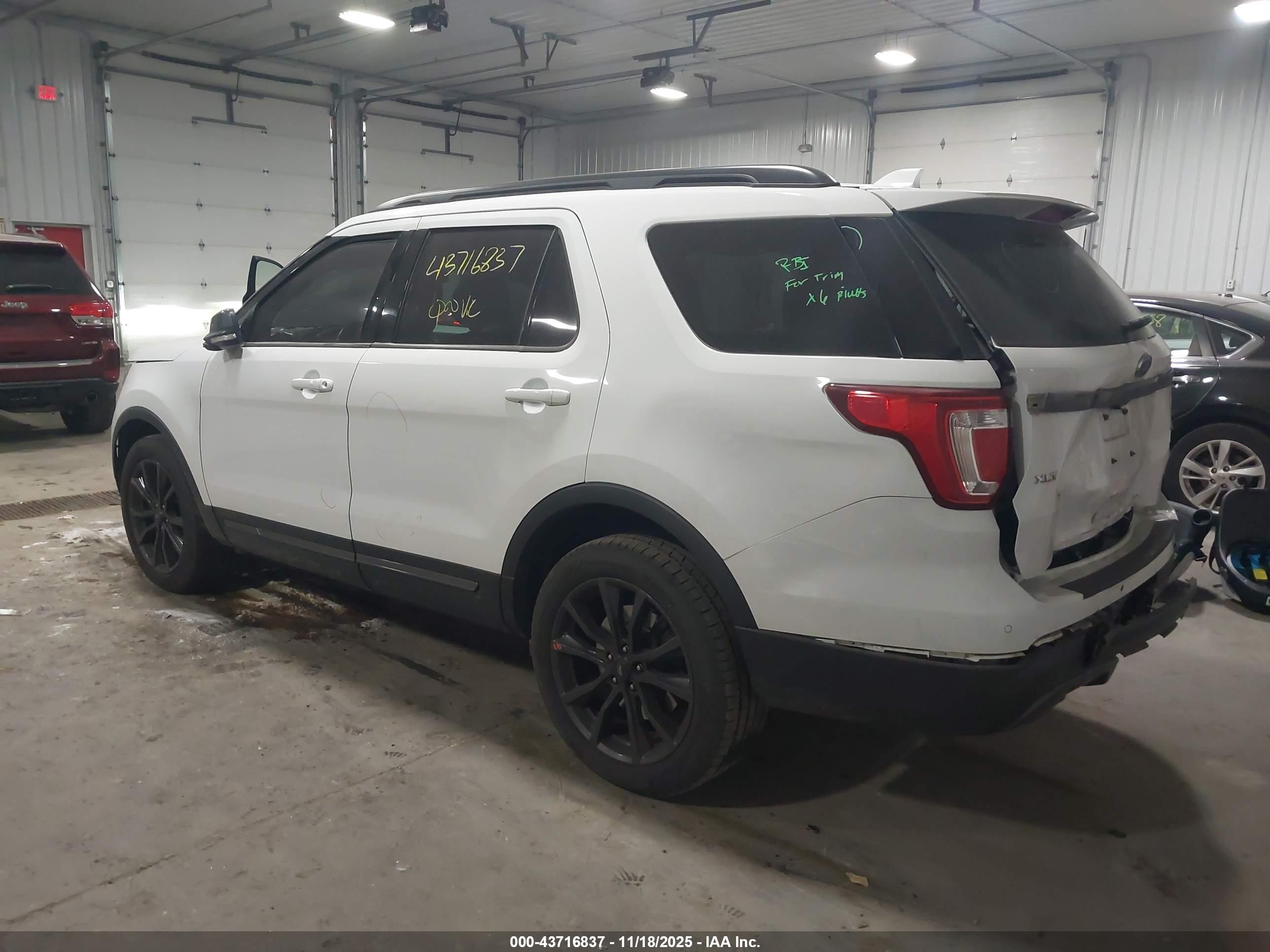 FORD EXPLORER image 3