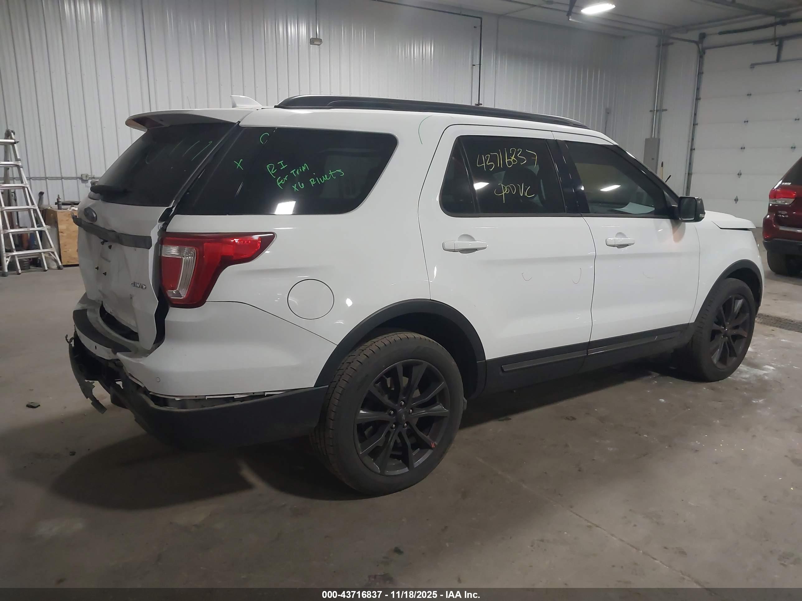 FORD EXPLORER image 4