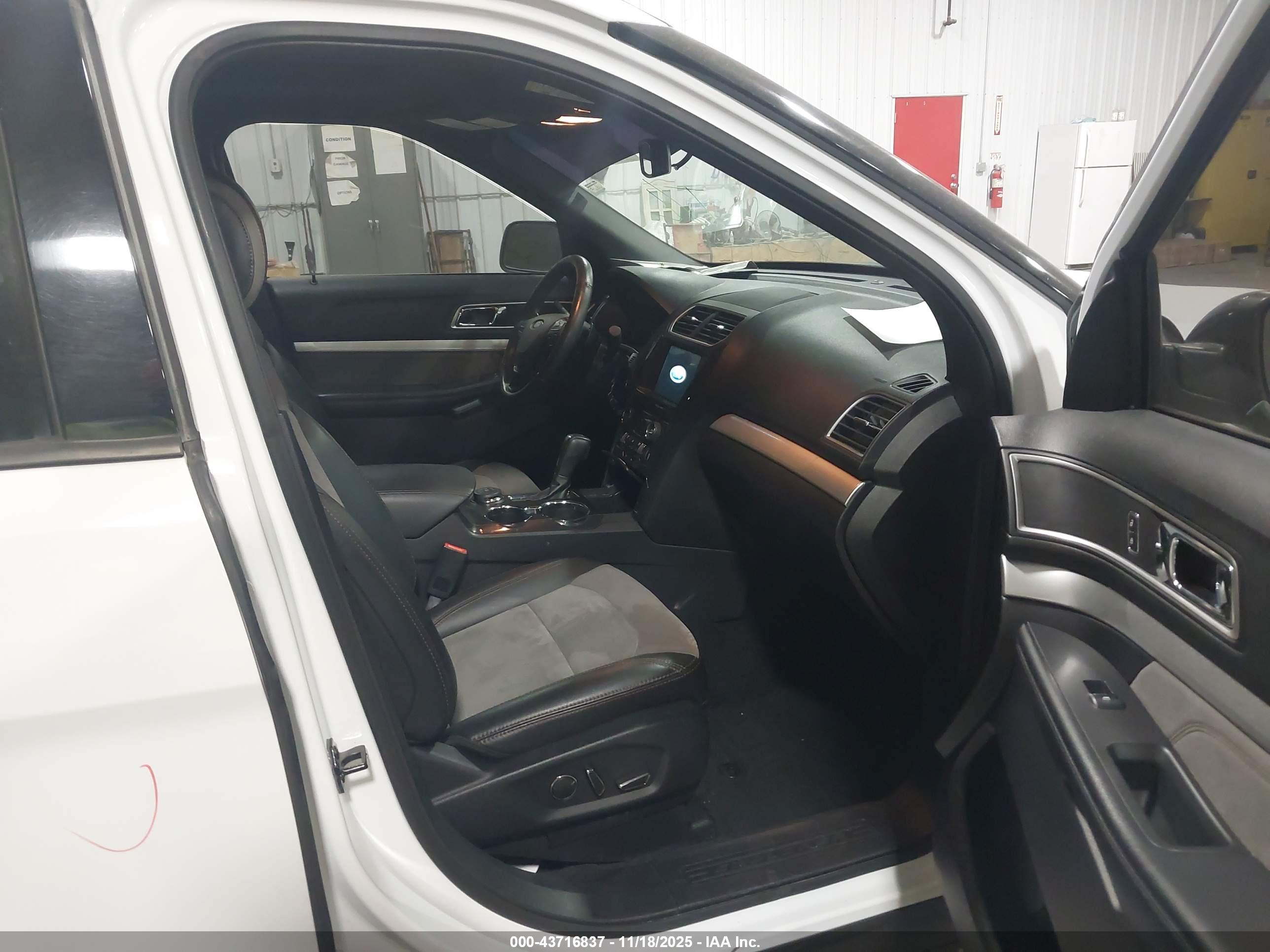 FORD EXPLORER image 5