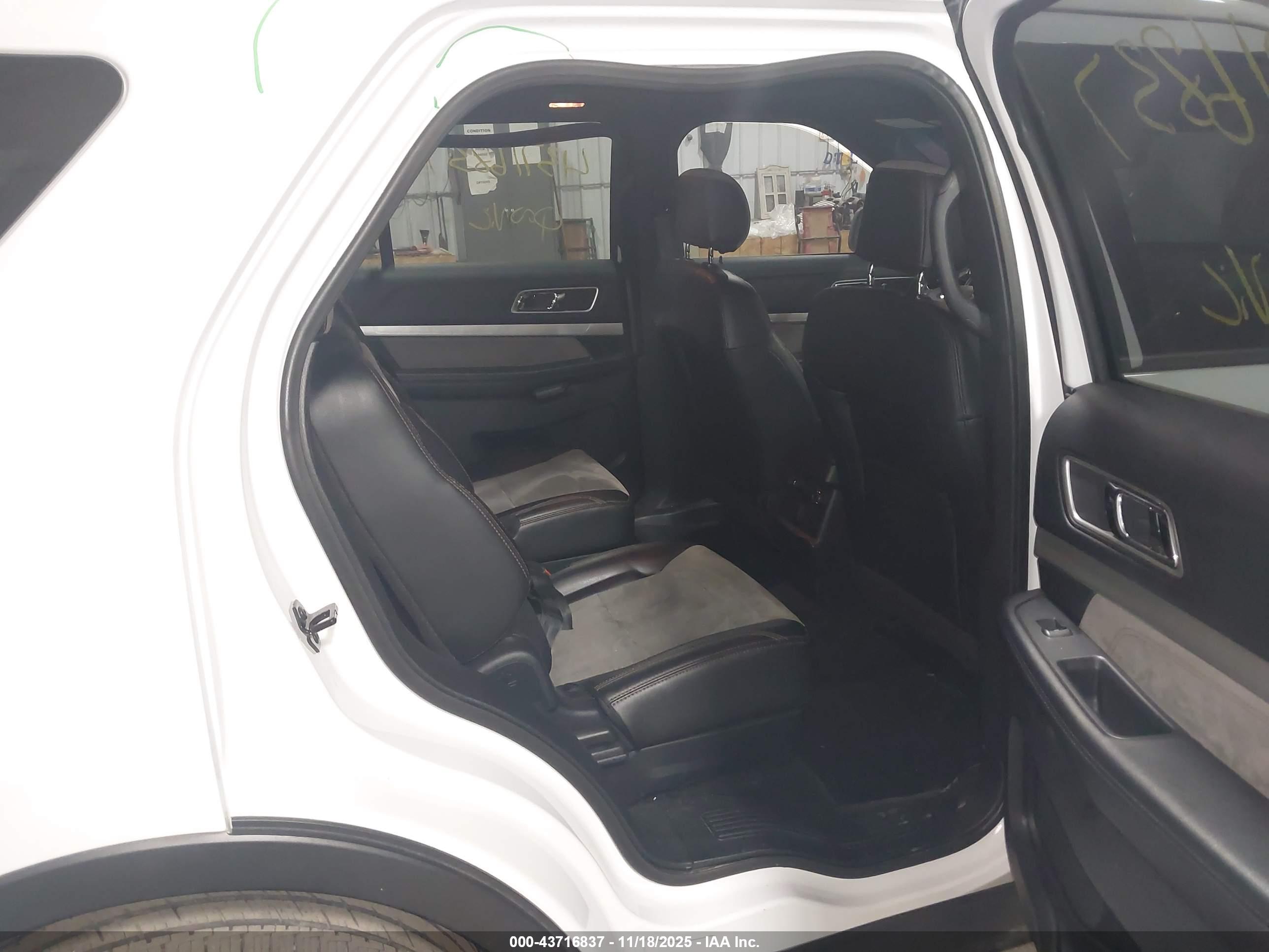 FORD EXPLORER image 8