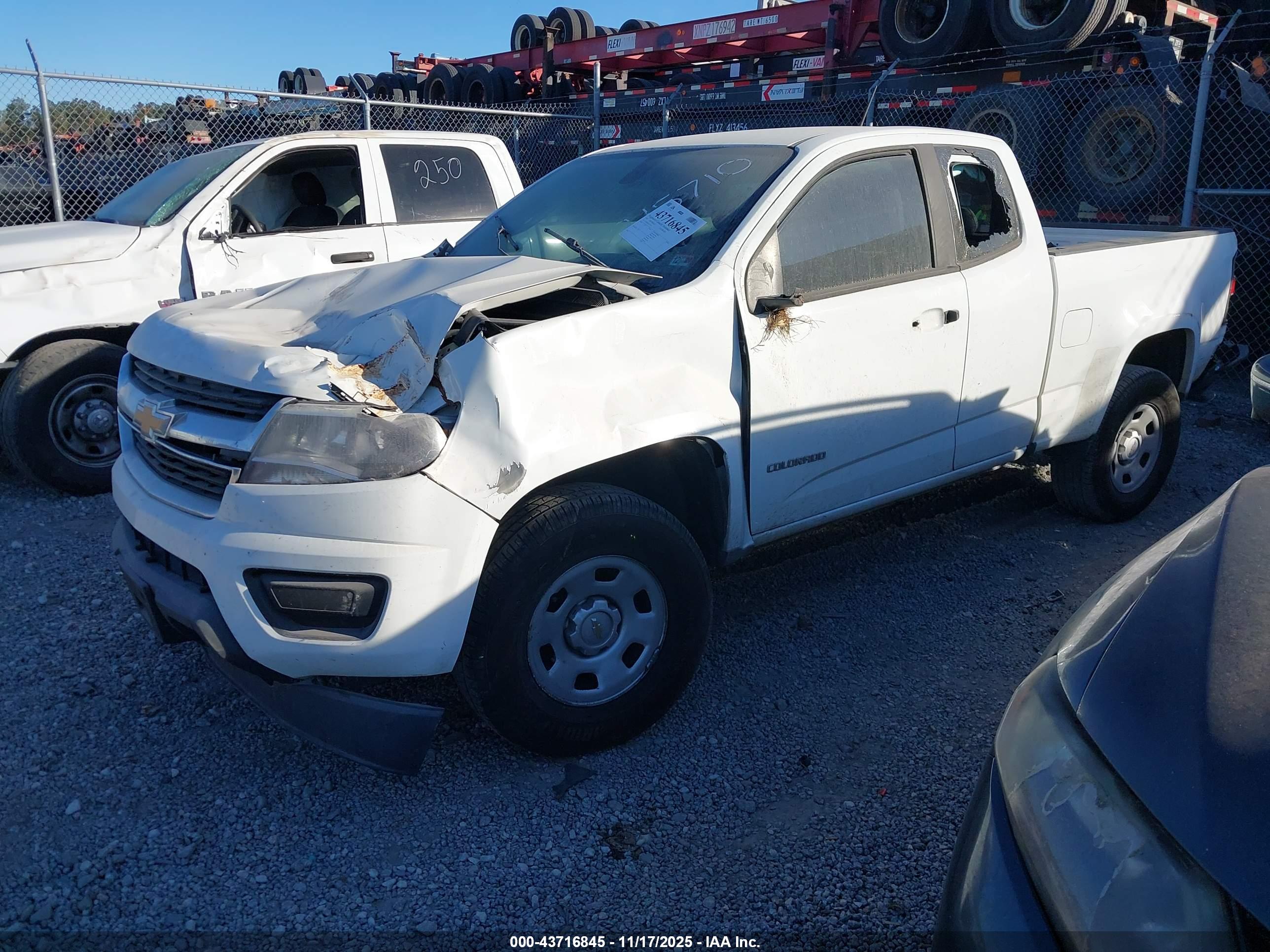 CHEVROLET COLORADO image 2